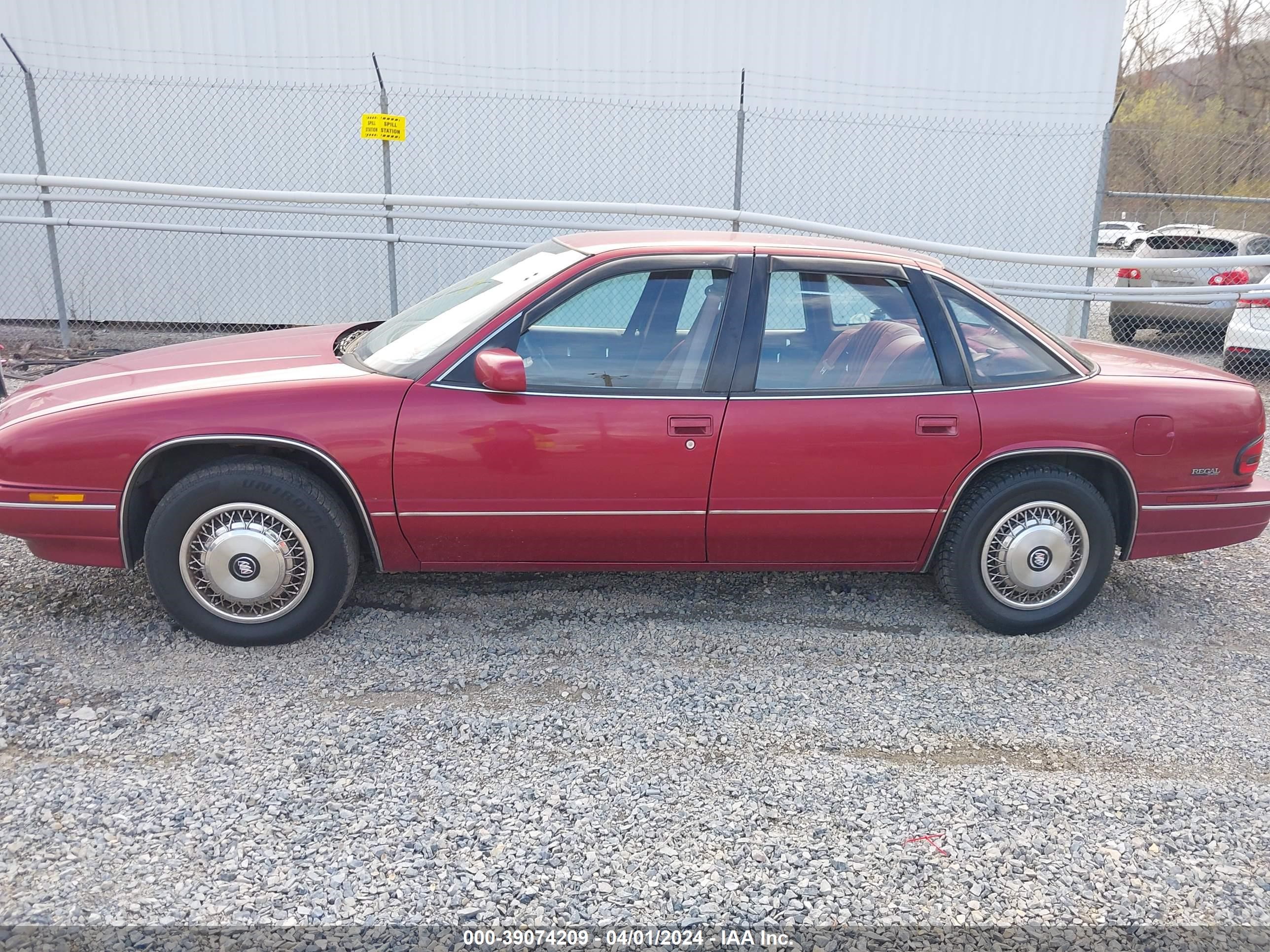 Photo 13 VIN: 2G4WB55L2R1486134 - BUICK REGAL 