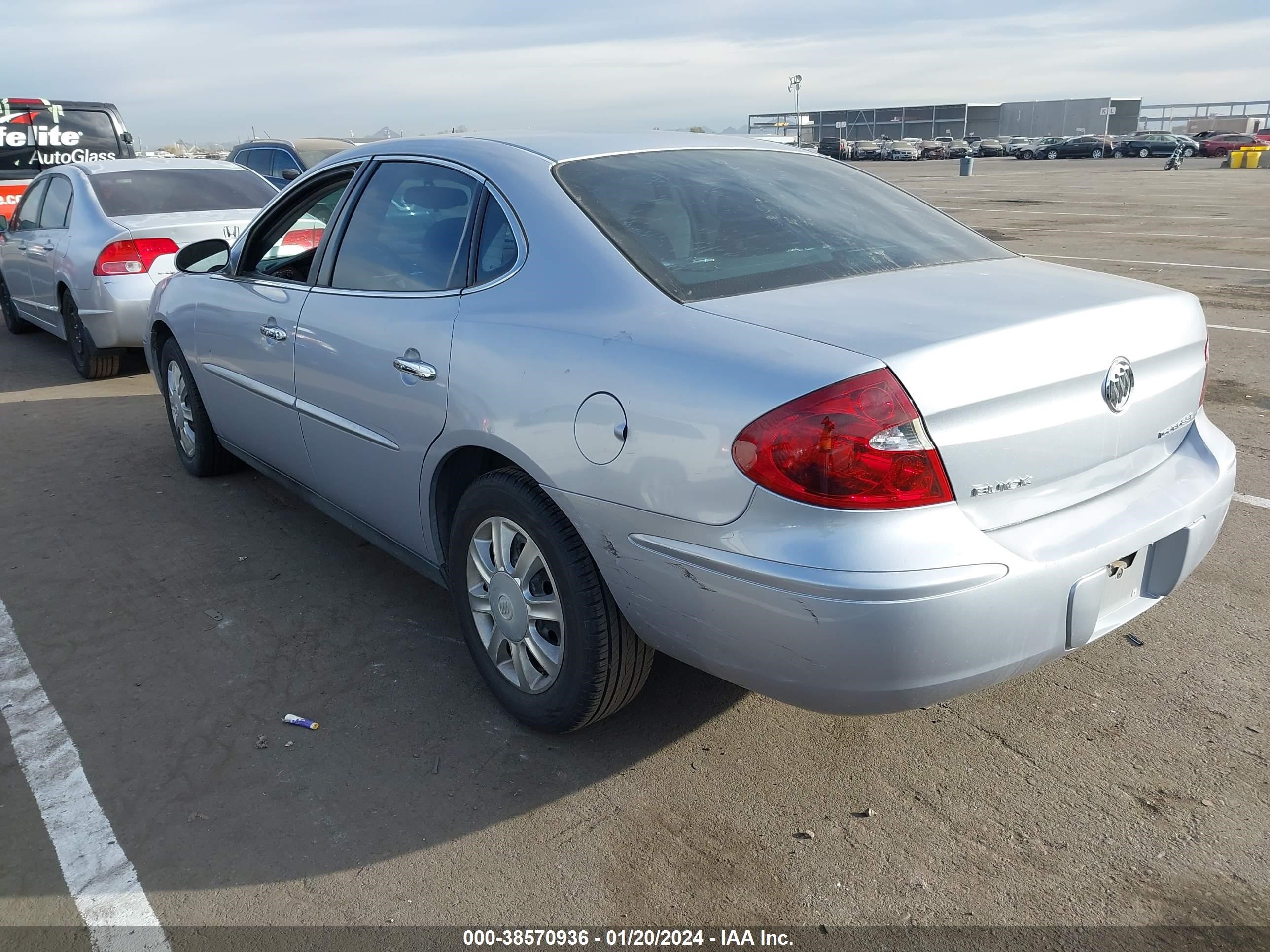 Photo 2 VIN: 2G4WC532051251751 - BUICK LACROSSE 