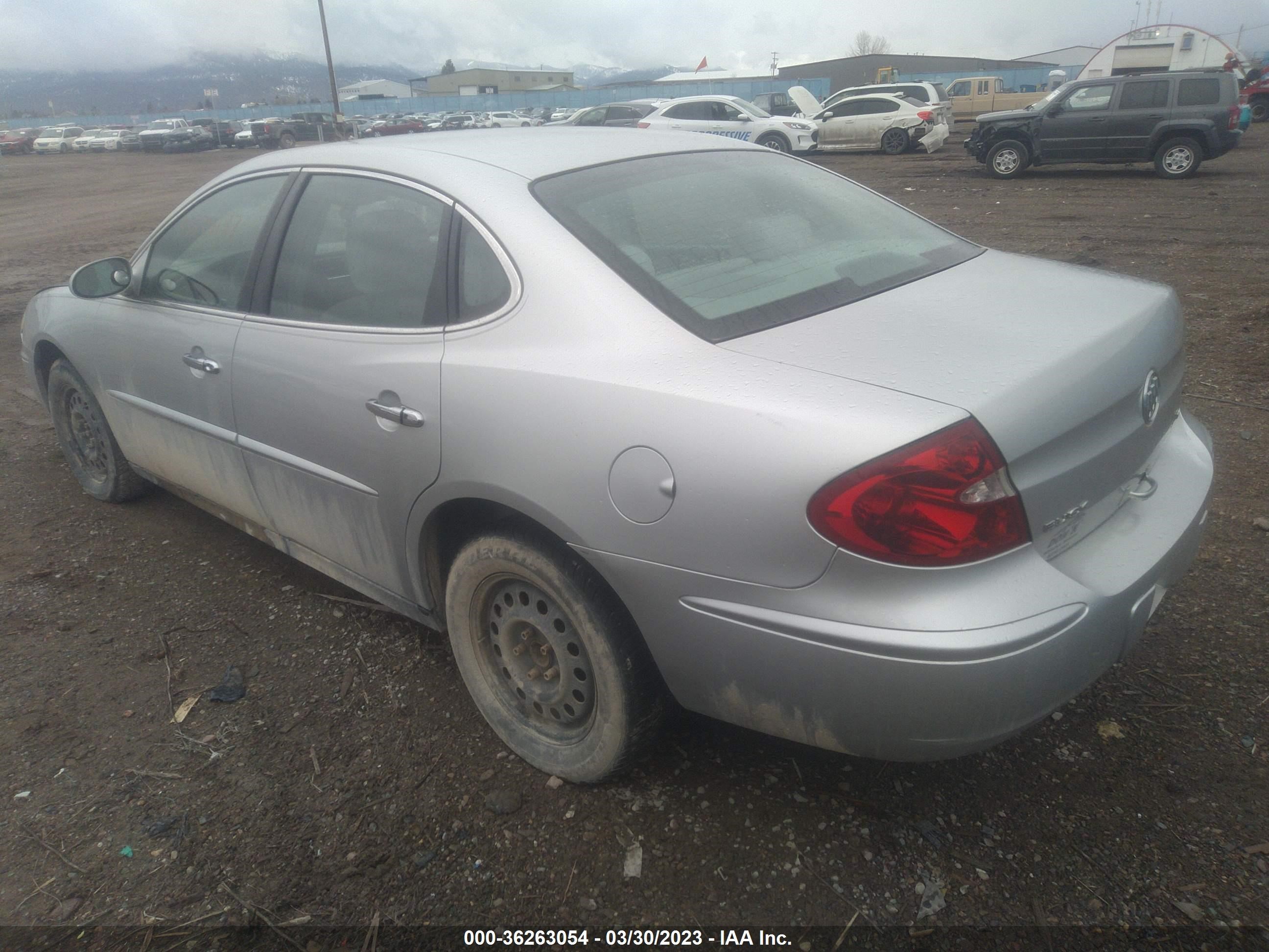 Photo 2 VIN: 2G4WC532051329803 - BUICK LACROSSE 