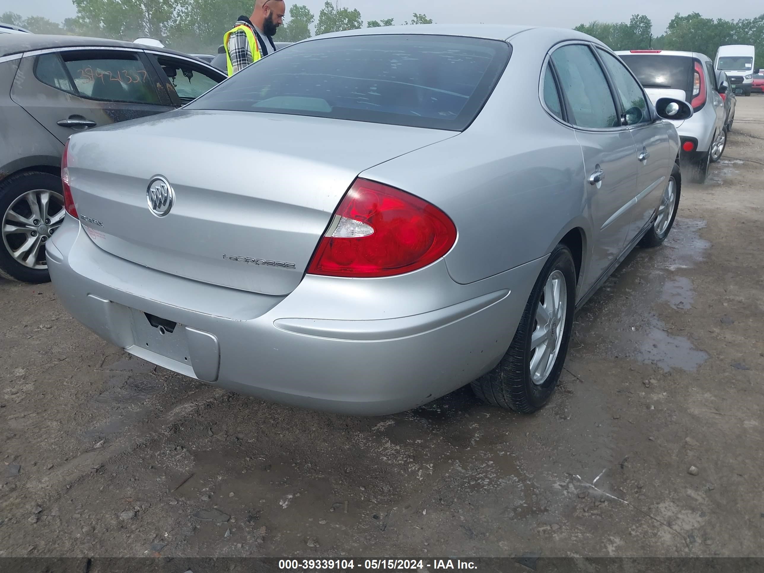 Photo 3 VIN: 2G4WC532X51242586 - BUICK LACROSSE 