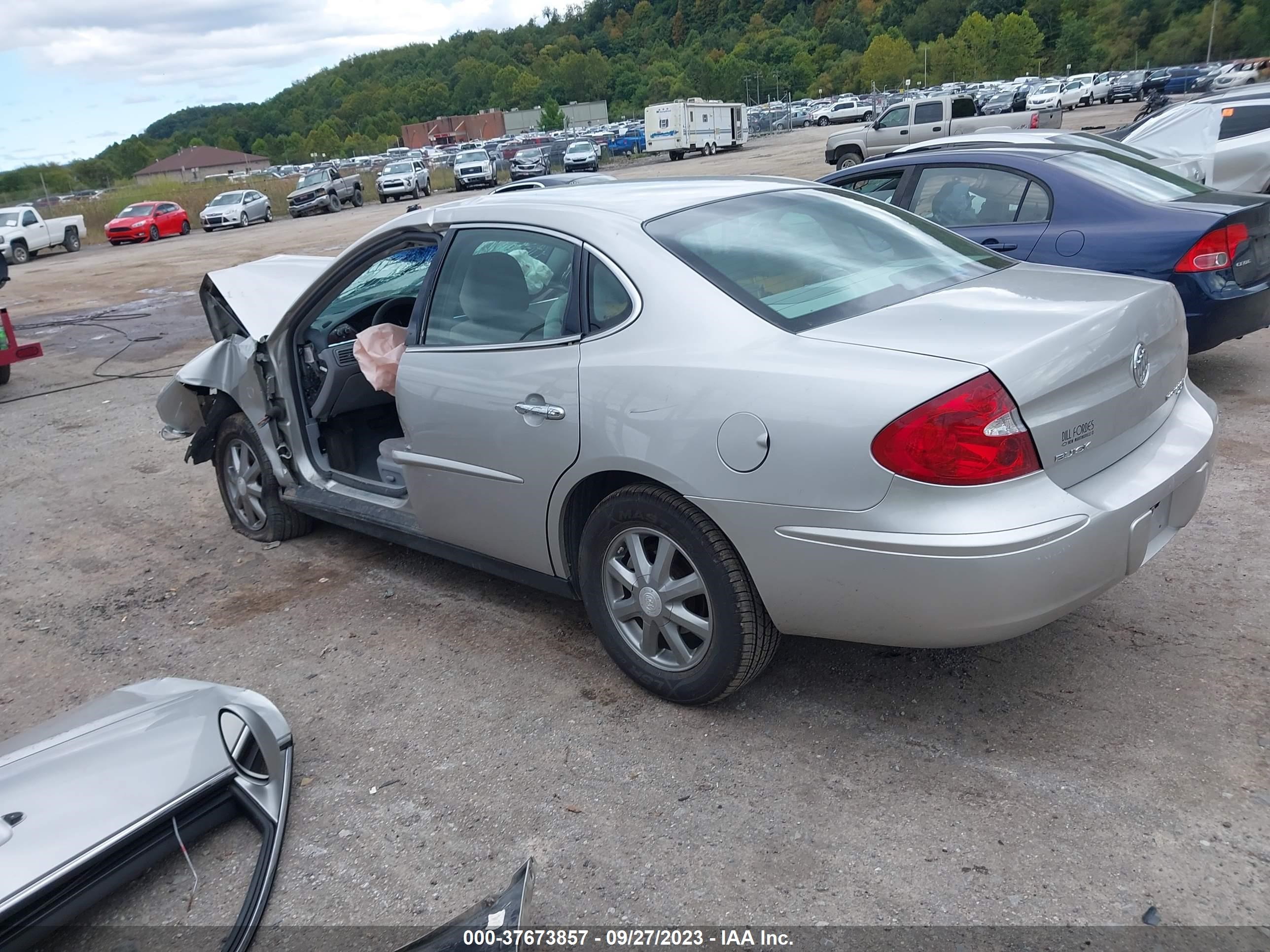 Photo 2 VIN: 2G4WC552471104252 - BUICK LACROSSE 