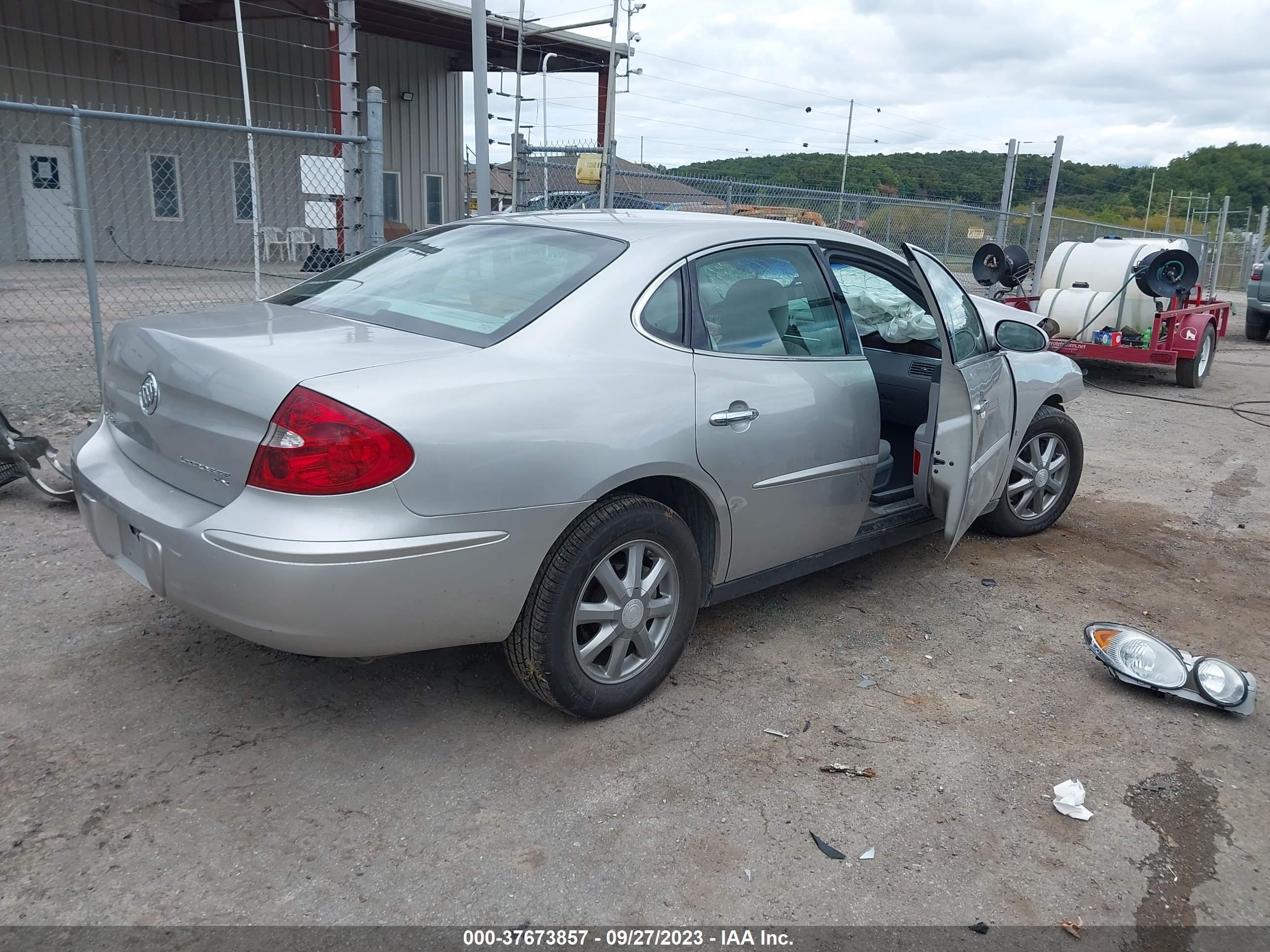 Photo 3 VIN: 2G4WC552471104252 - BUICK LACROSSE 