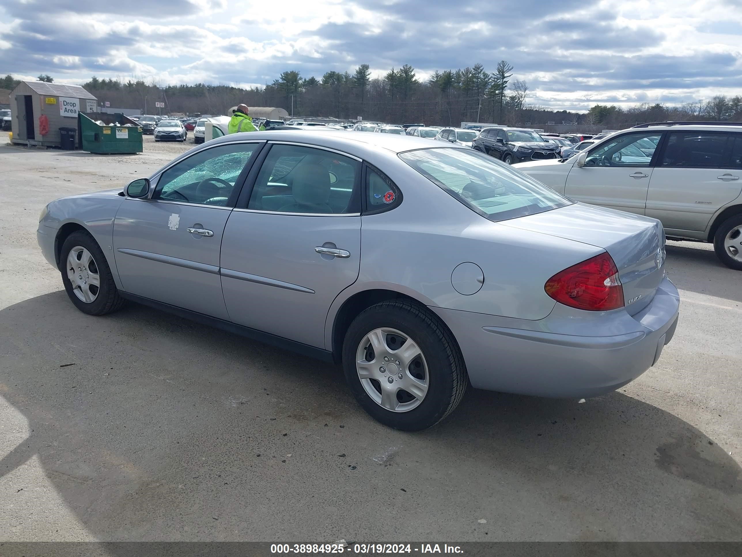 Photo 2 VIN: 2G4WC582061201037 - BUICK LACROSSE 