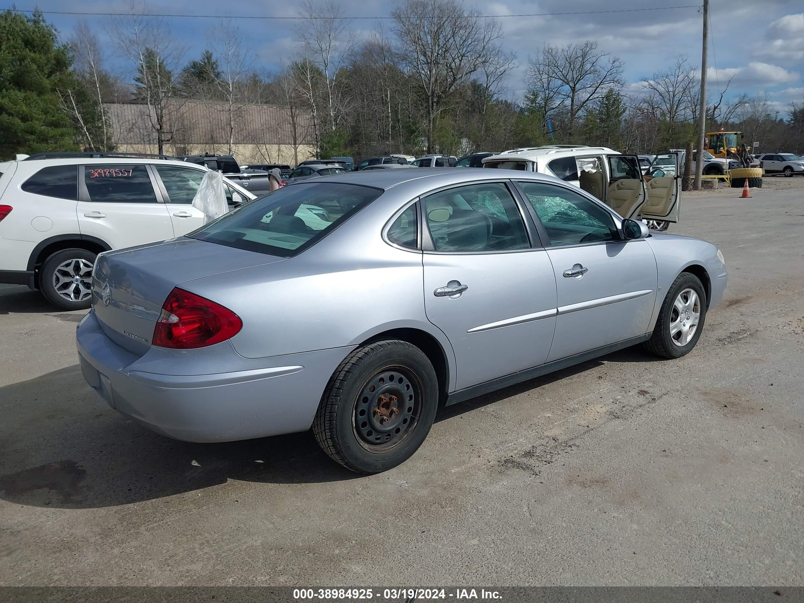 Photo 3 VIN: 2G4WC582061201037 - BUICK LACROSSE 