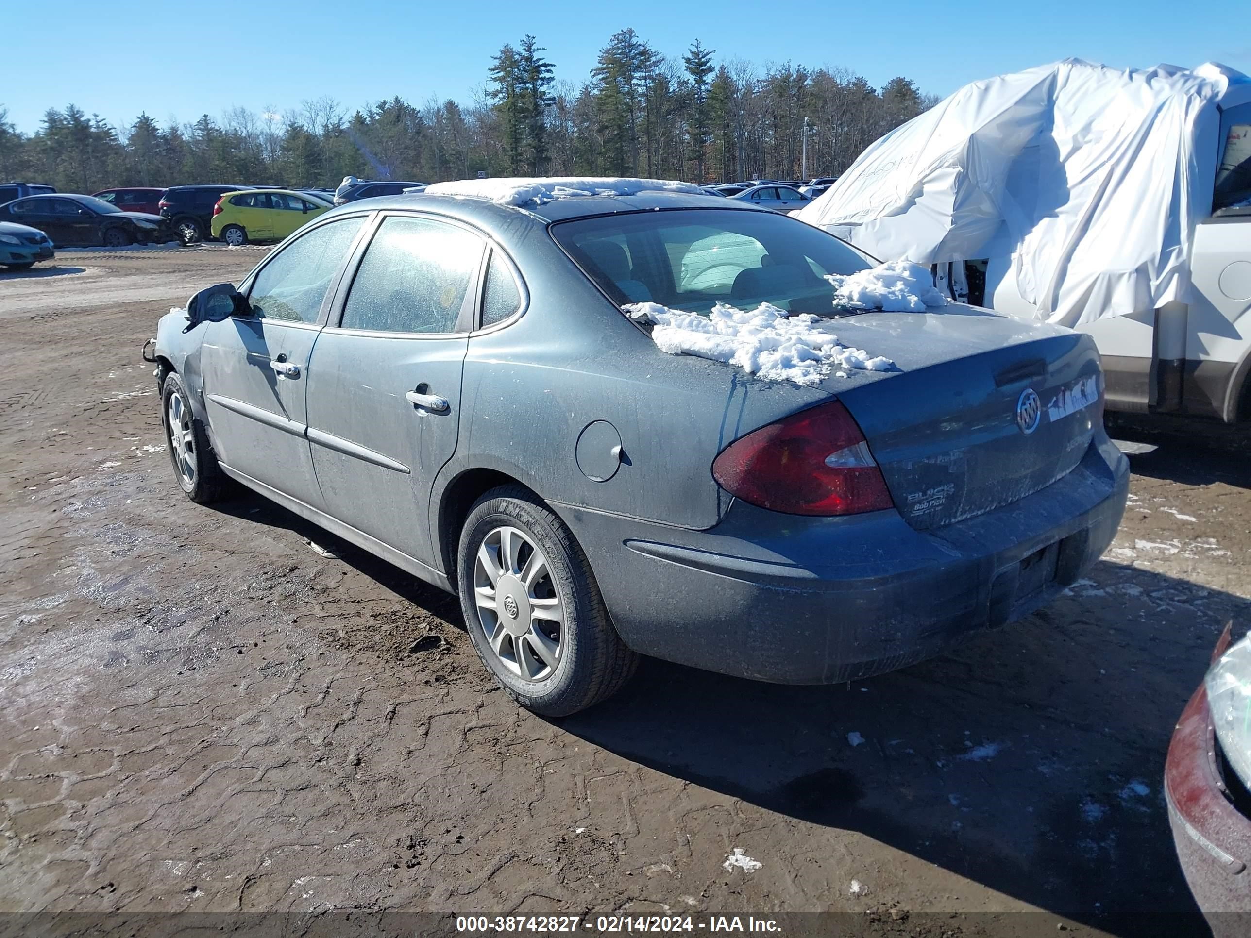 Photo 2 VIN: 2G4WC582261138586 - BUICK LACROSSE 