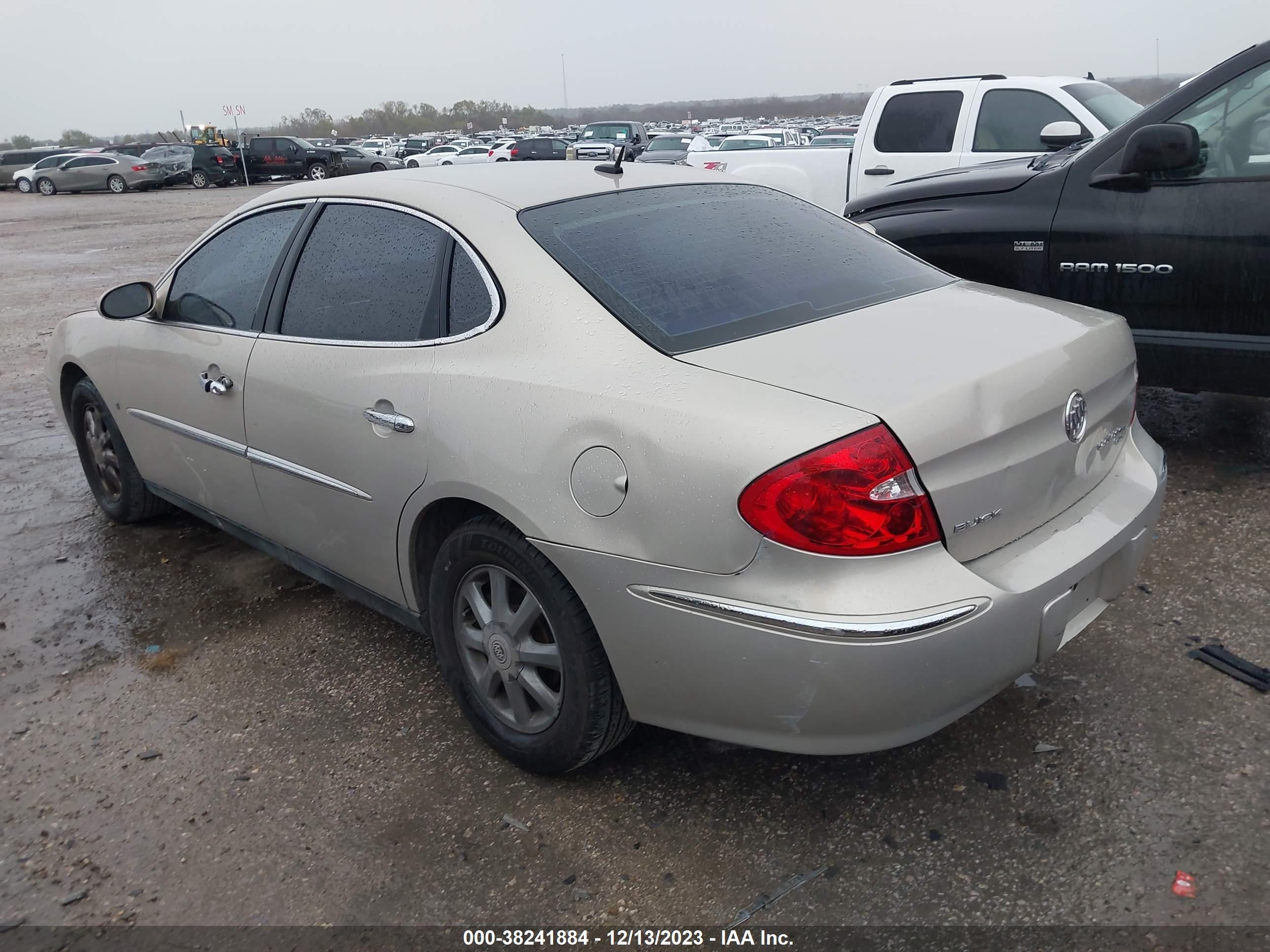 Photo 2 VIN: 2G4WC582281217064 - BUICK LACROSSE 