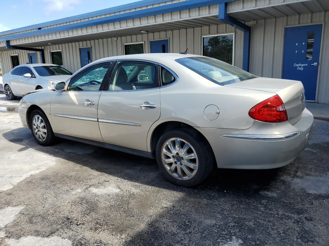 Photo 1 VIN: 2G4WC582281266054 - BUICK LACROSSE 