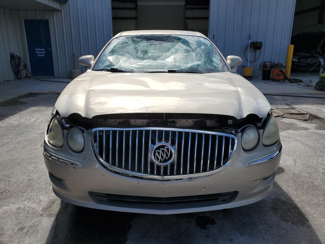 Photo 4 VIN: 2G4WC582281266054 - BUICK LACROSSE 