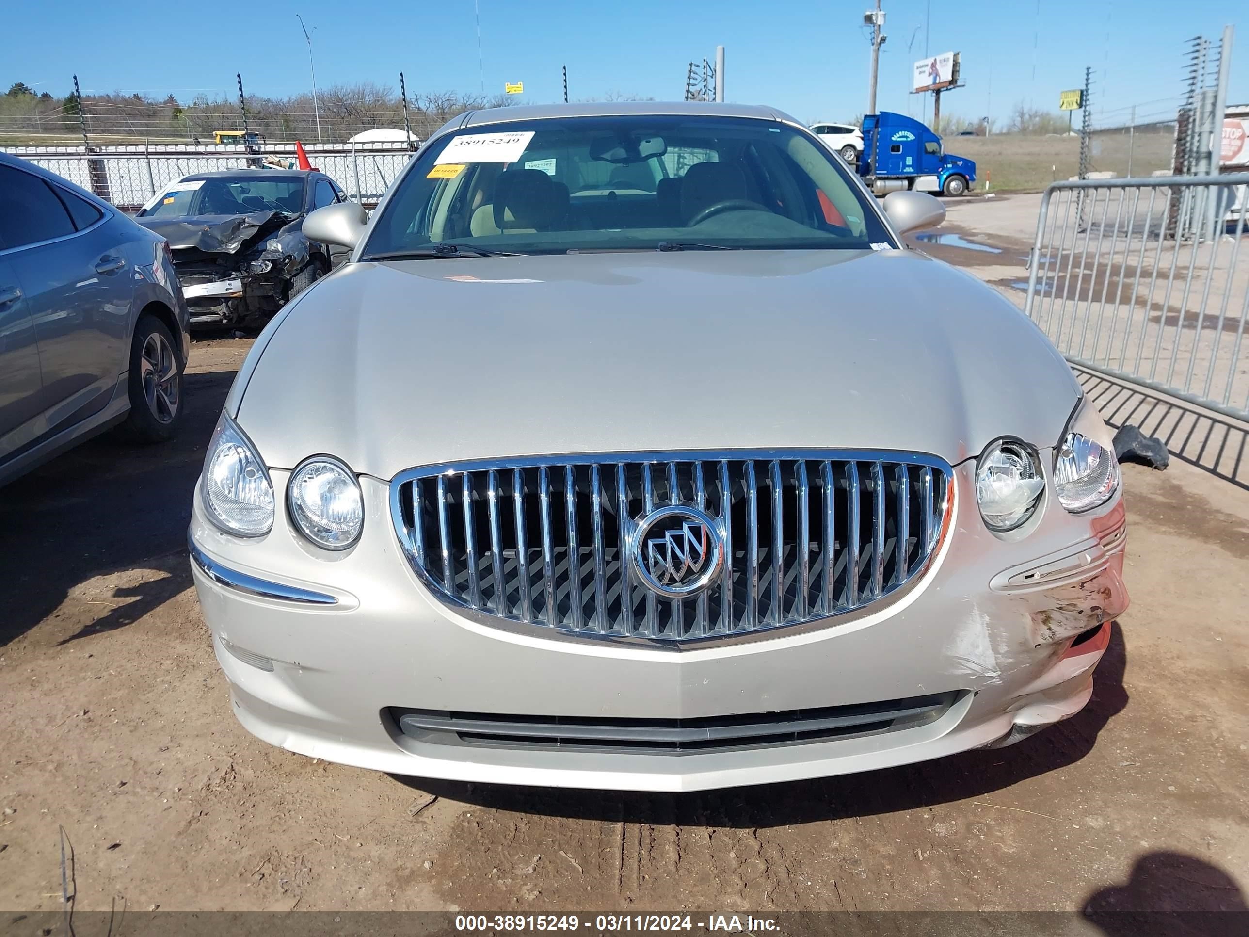 Photo 11 VIN: 2G4WC582281363304 - BUICK LACROSSE 