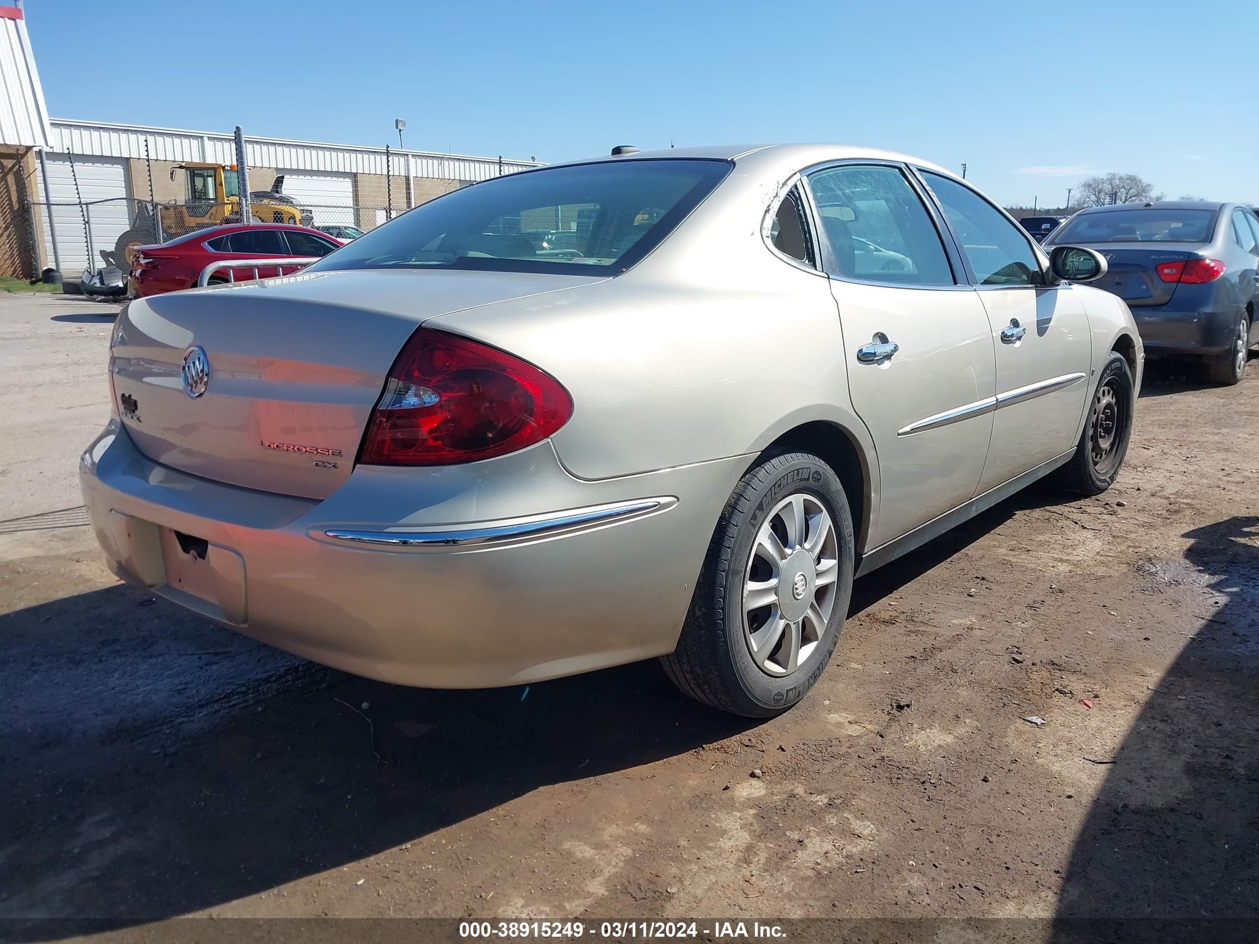 Photo 3 VIN: 2G4WC582281363304 - BUICK LACROSSE 