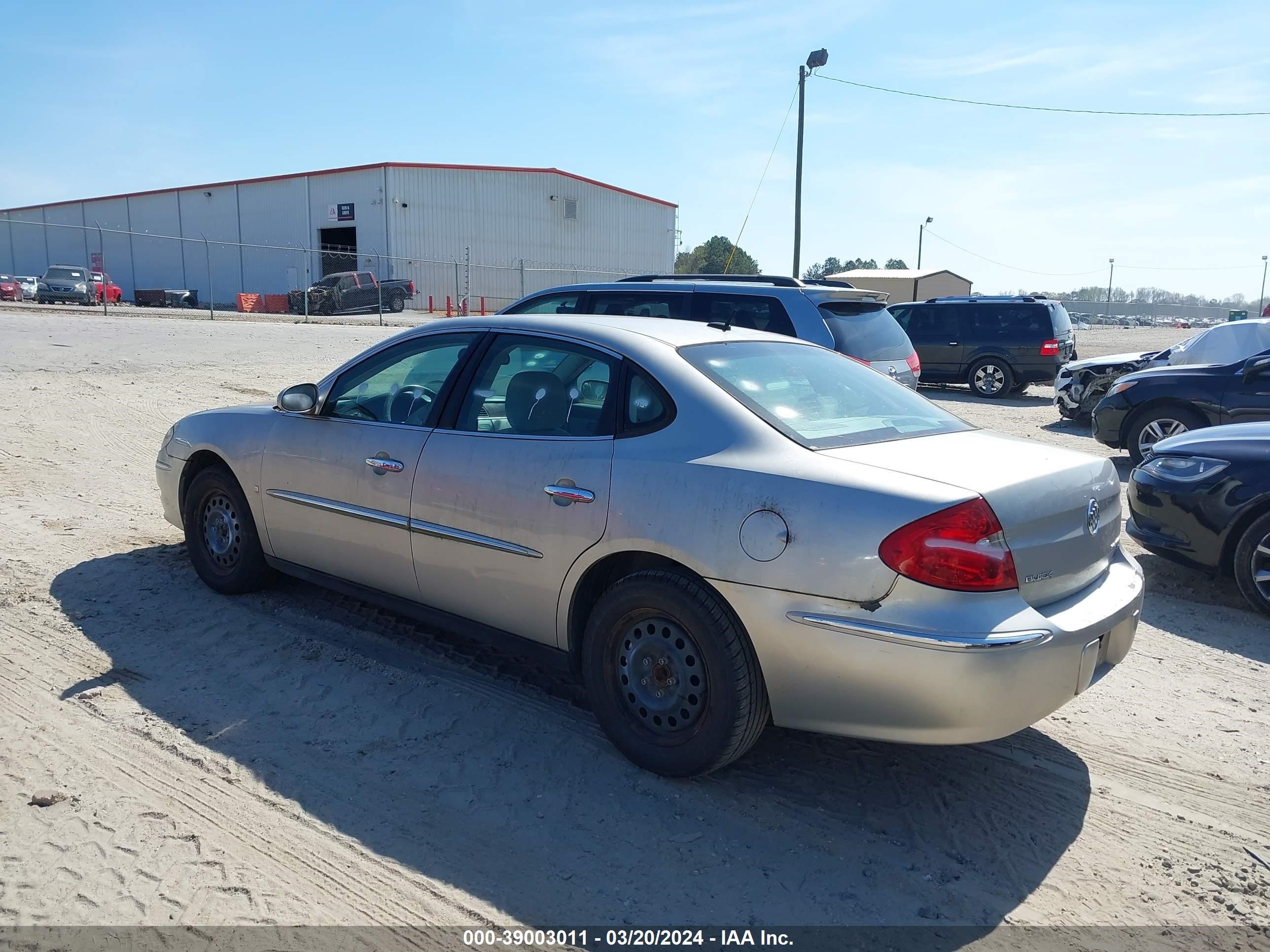 Photo 2 VIN: 2G4WC582481303010 - BUICK LACROSSE 