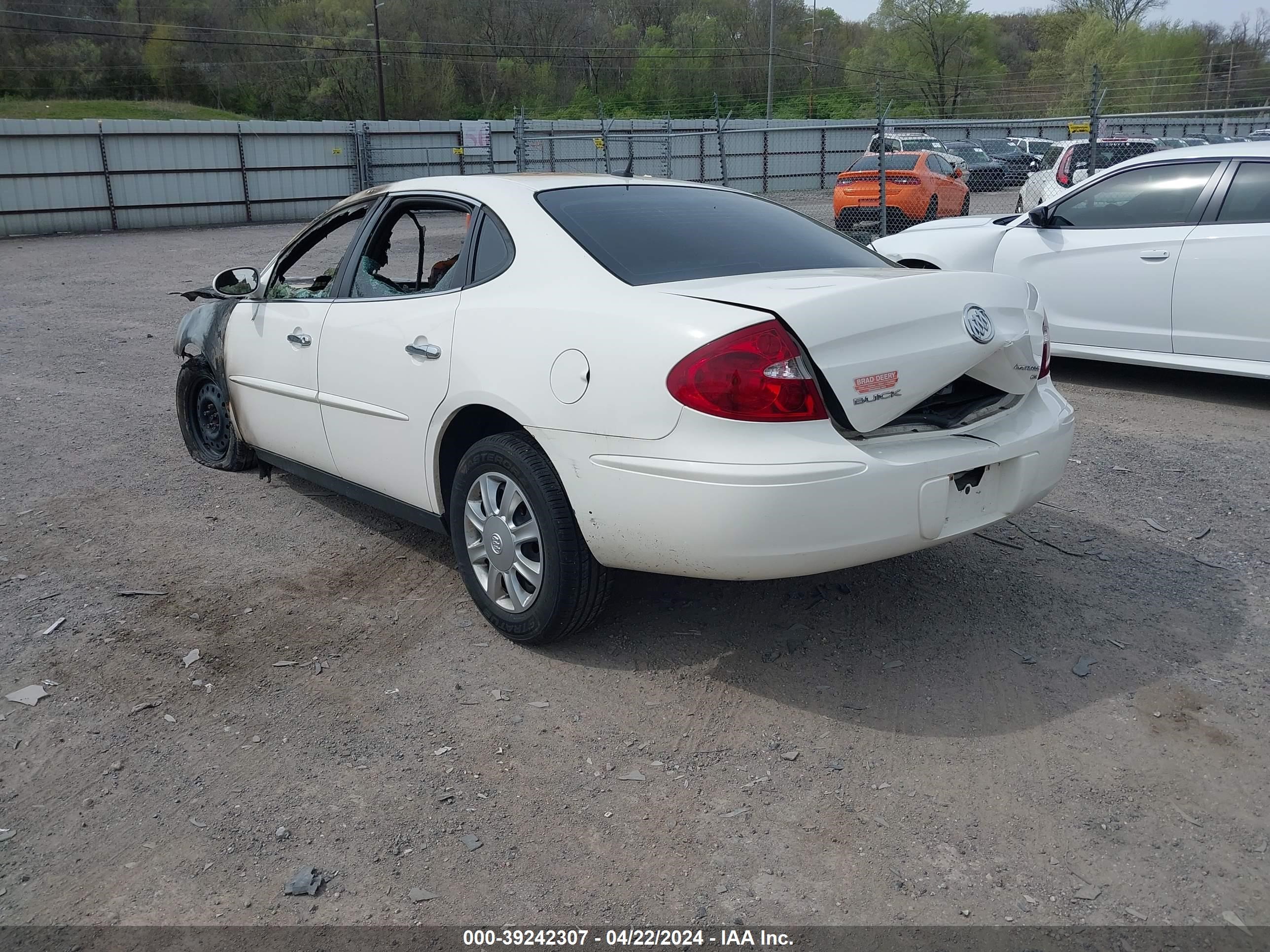 Photo 2 VIN: 2G4WC582671123526 - BUICK LACROSSE 