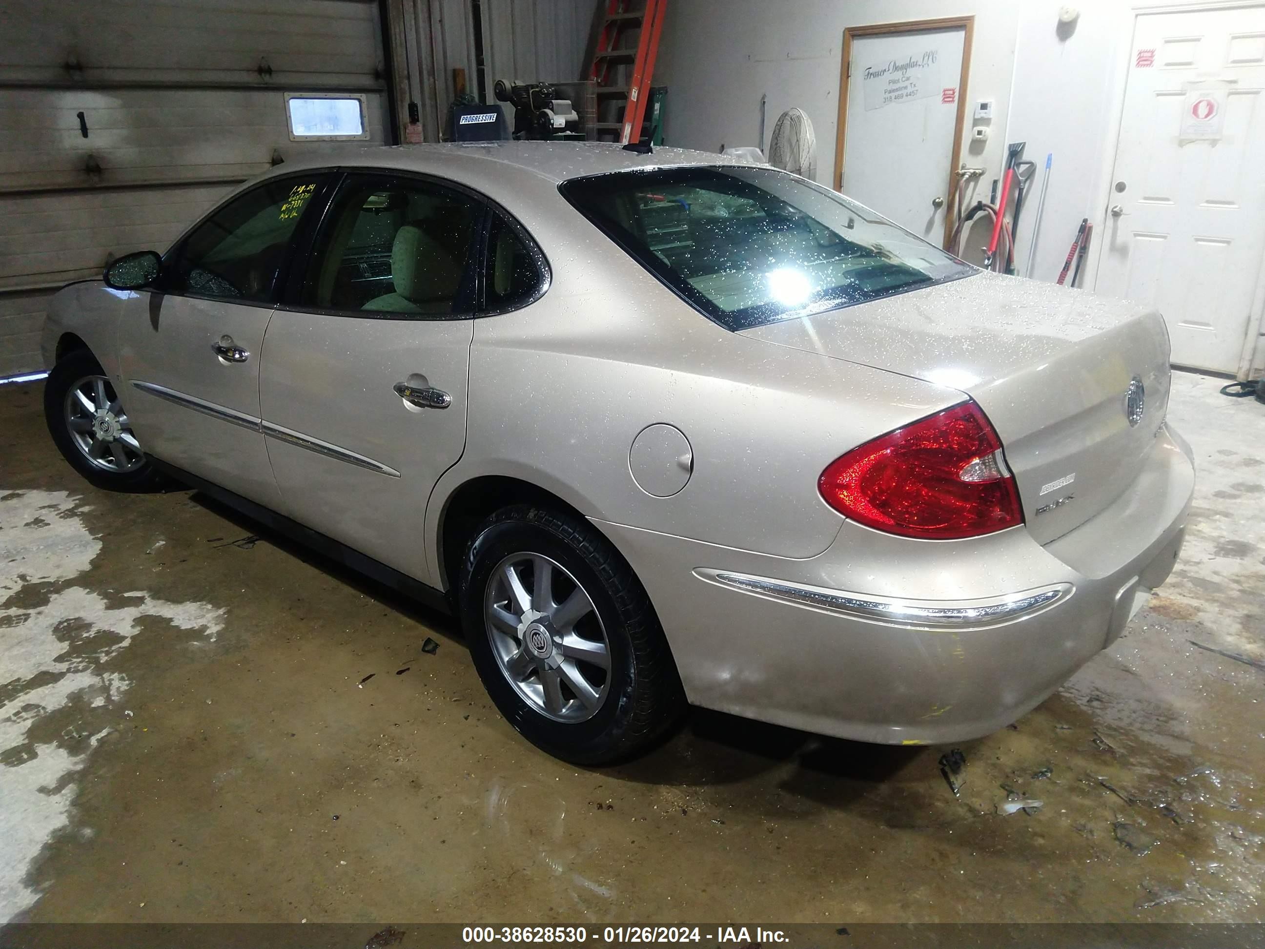 Photo 2 VIN: 2G4WC582681177331 - BUICK LACROSSE 