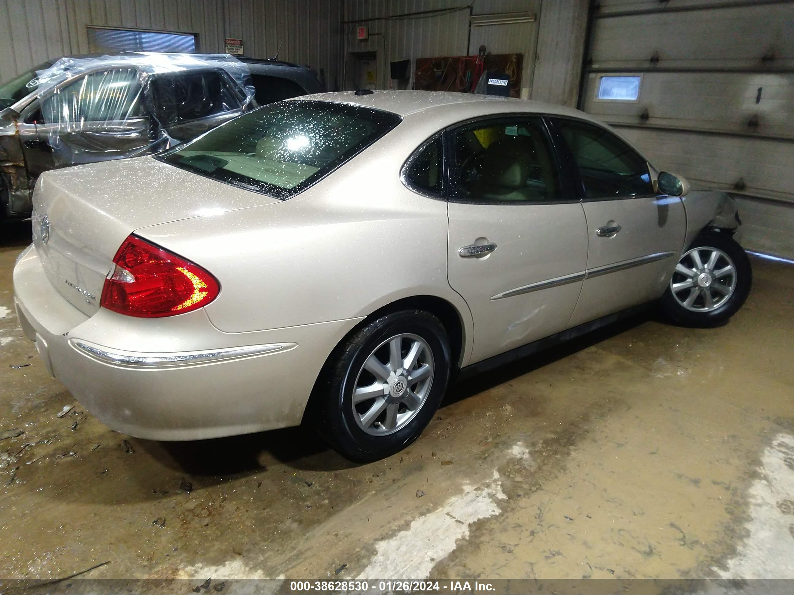 Photo 3 VIN: 2G4WC582681177331 - BUICK LACROSSE 