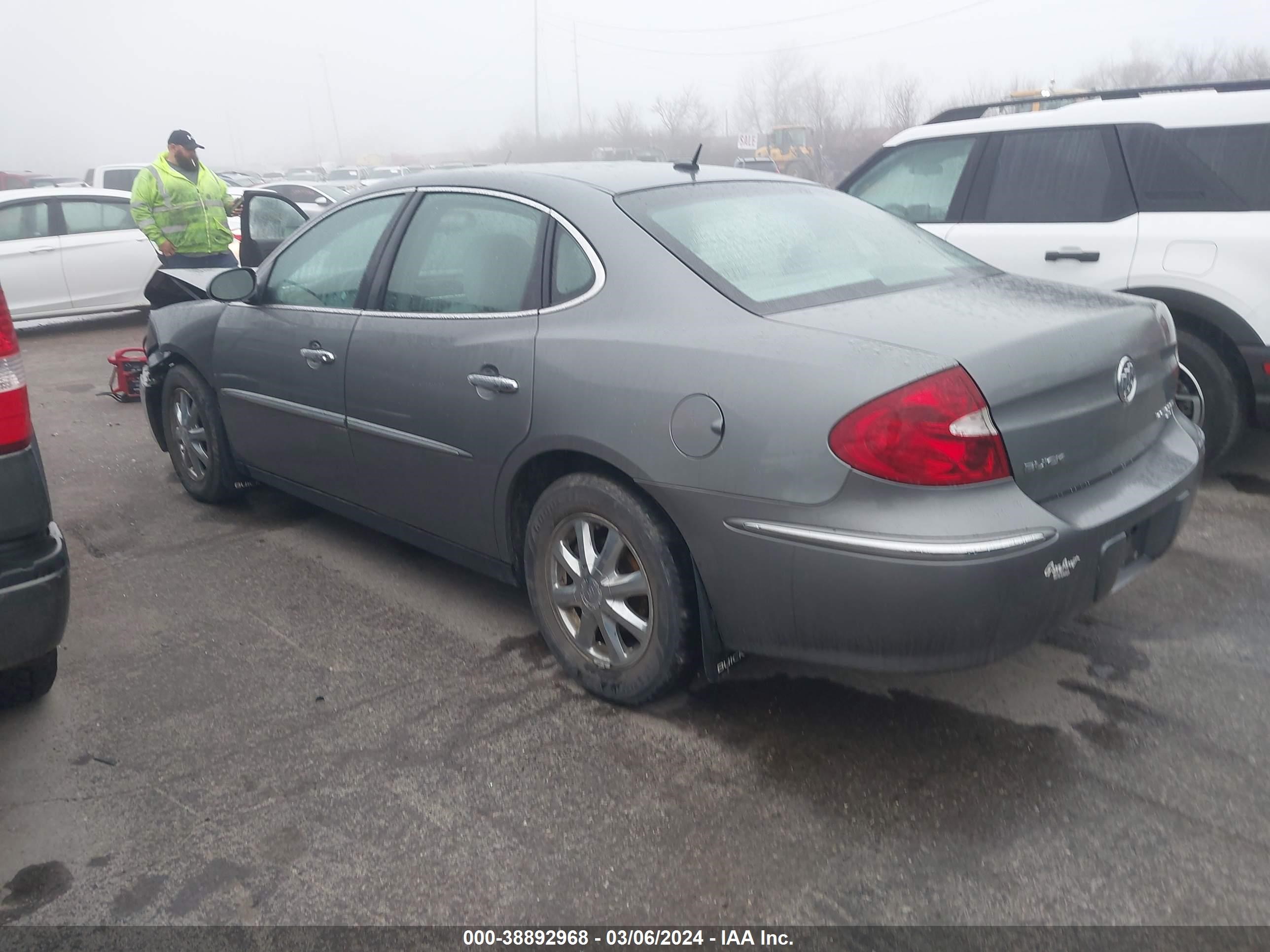 Photo 2 VIN: 2G4WC582871139078 - BUICK LACROSSE 