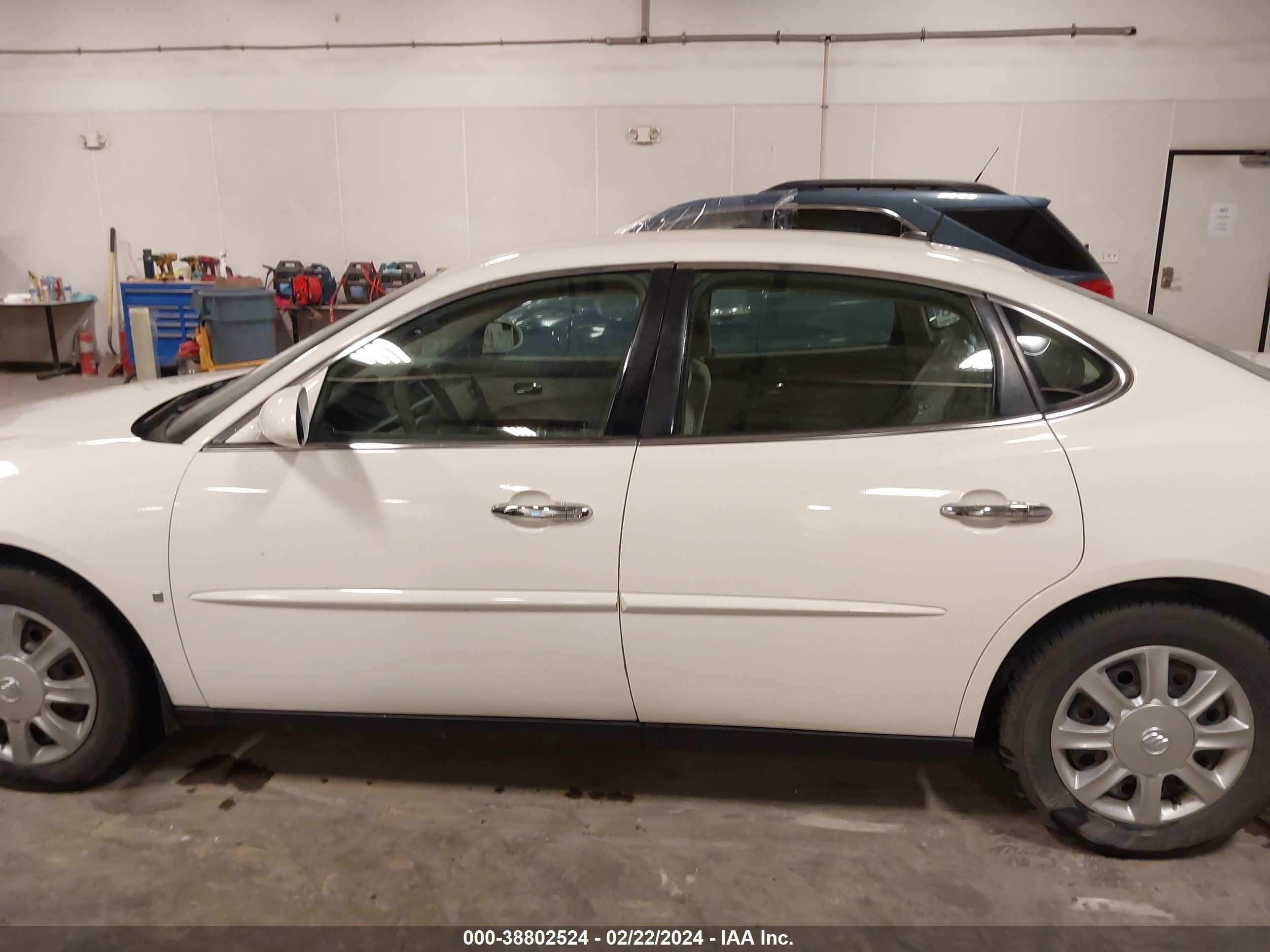 Photo 13 VIN: 2G4WC582X61261066 - BUICK LACROSSE 