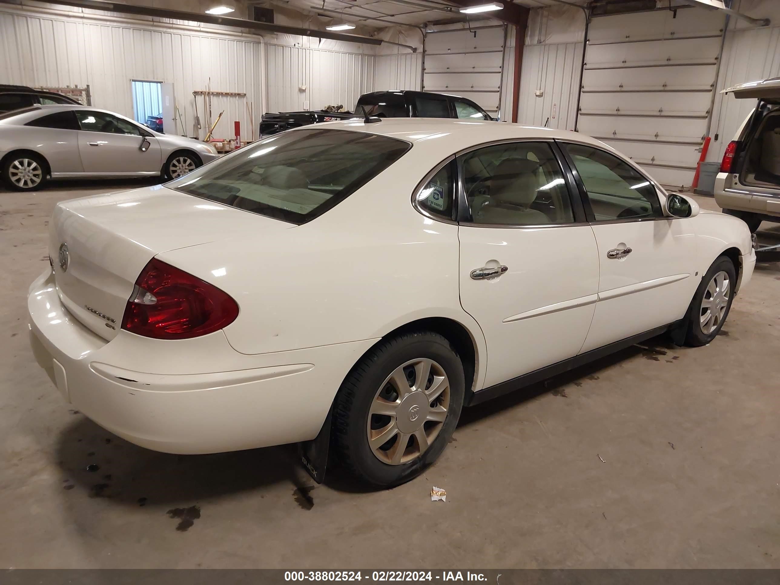 Photo 3 VIN: 2G4WC582X61261066 - BUICK LACROSSE 