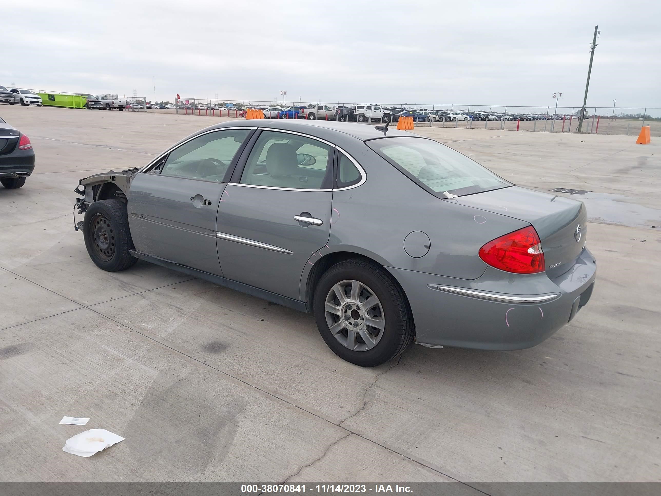 Photo 2 VIN: 2G4WC582X81174285 - BUICK LACROSSE 