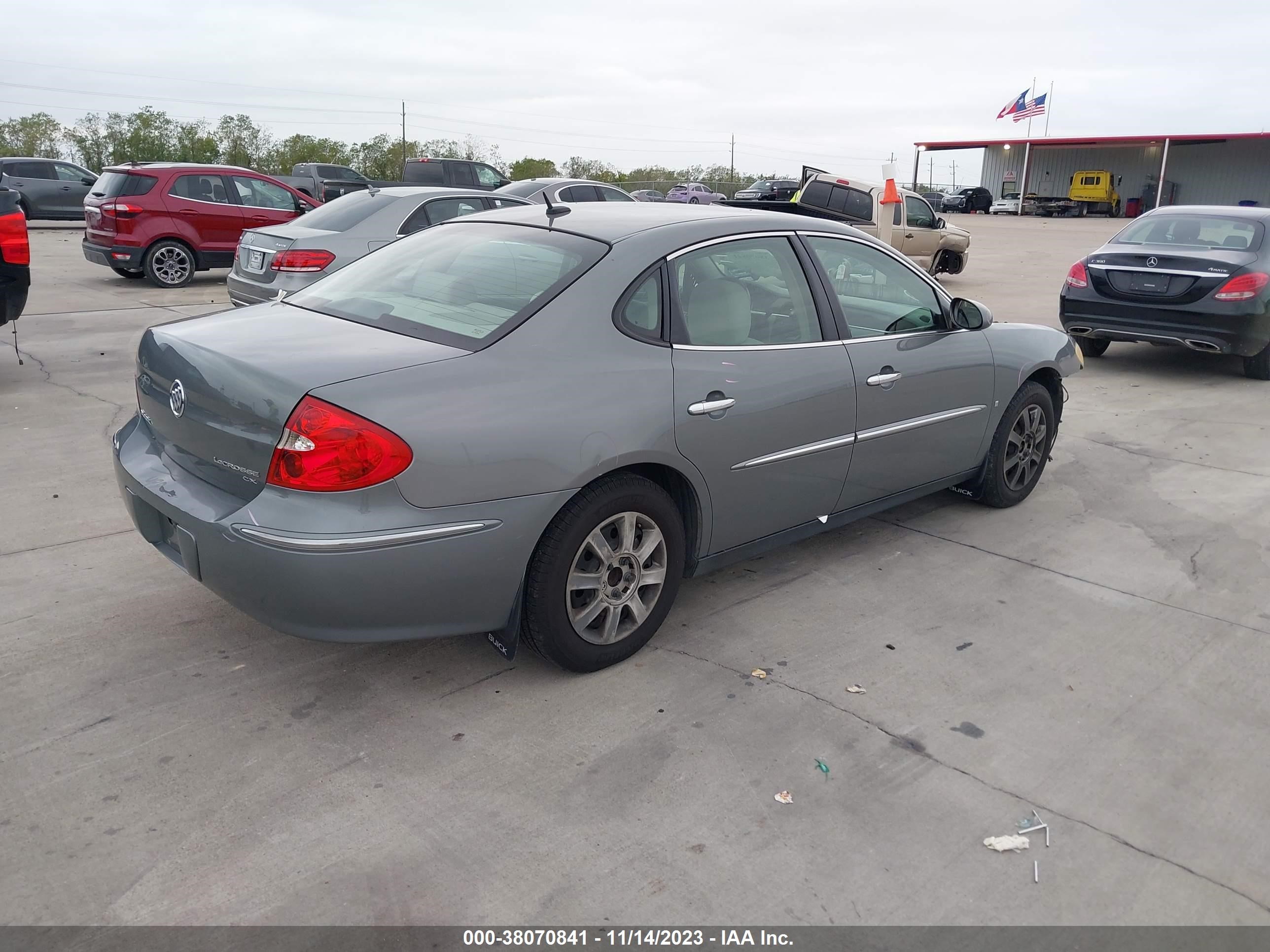 Photo 3 VIN: 2G4WC582X81174285 - BUICK LACROSSE 