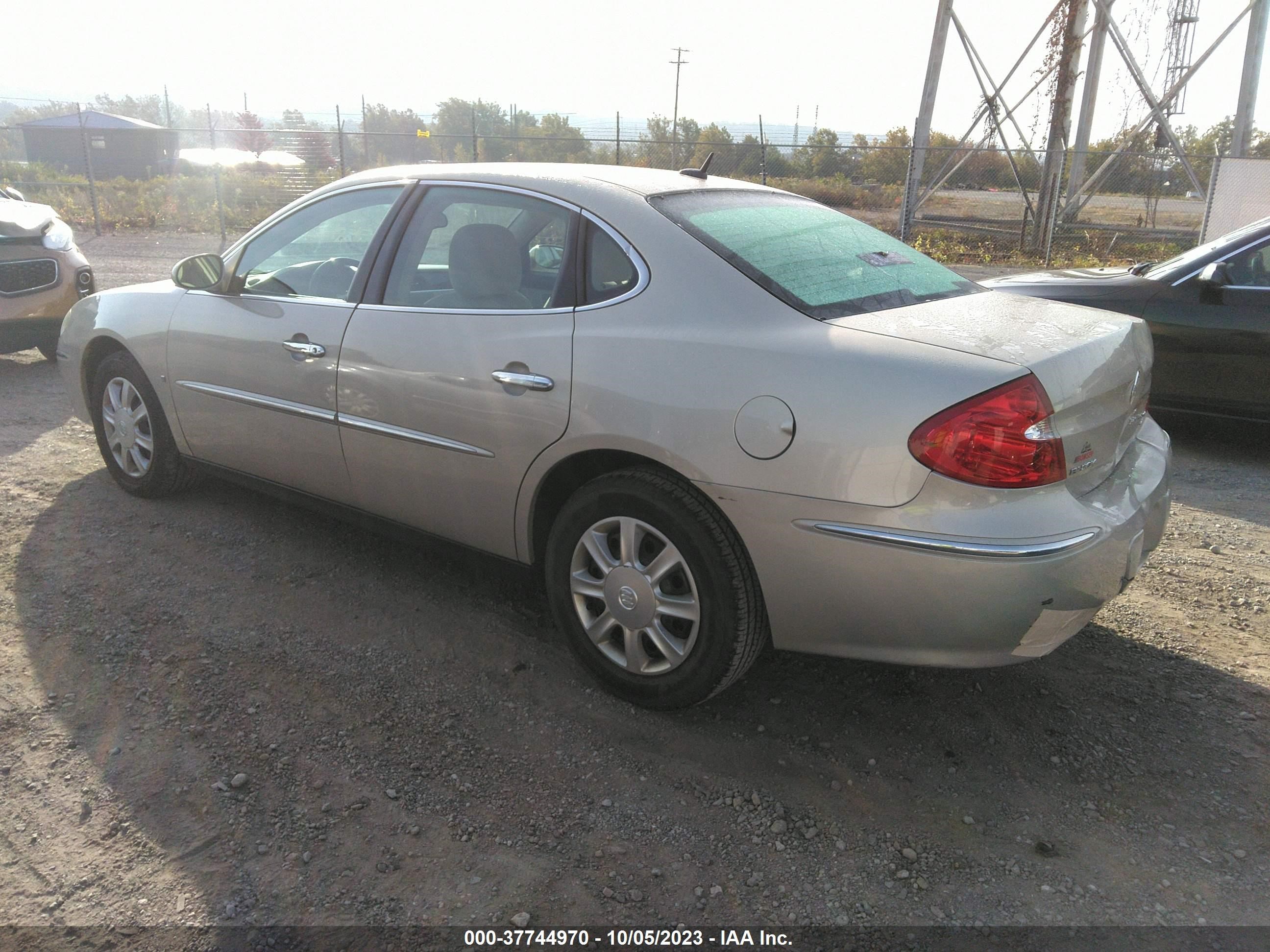 Photo 2 VIN: 2G4WC582X81241600 - BUICK LACROSSE 