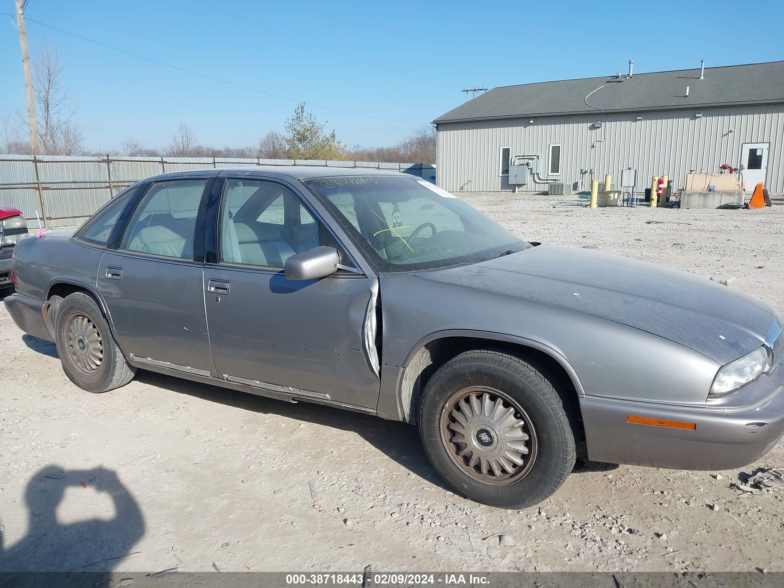 Photo 5 VIN: 2G4WD52K8T1508652 - BUICK REGAL 