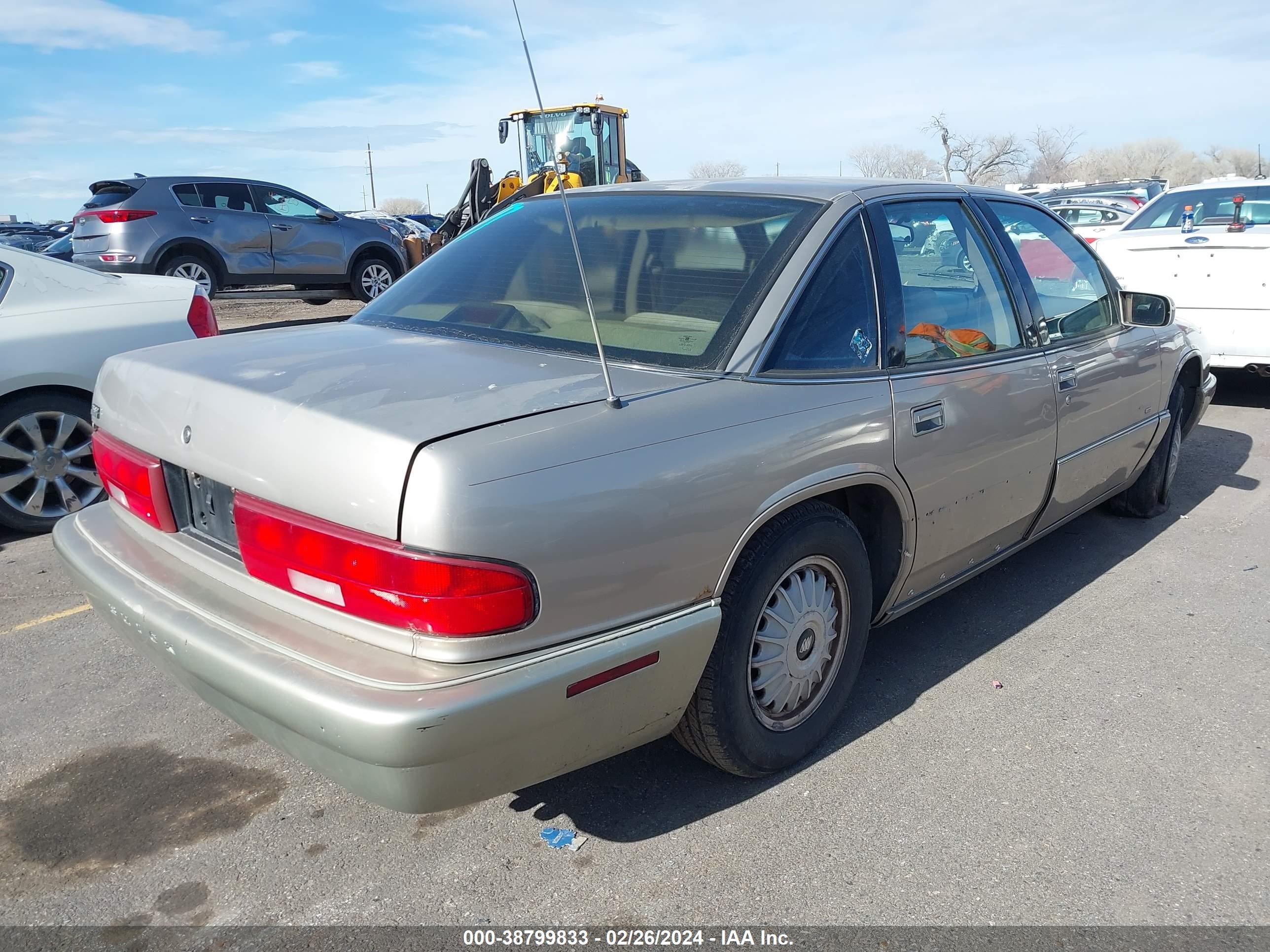 Photo 3 VIN: 2G4WD52KXT1452035 - BUICK REGAL 