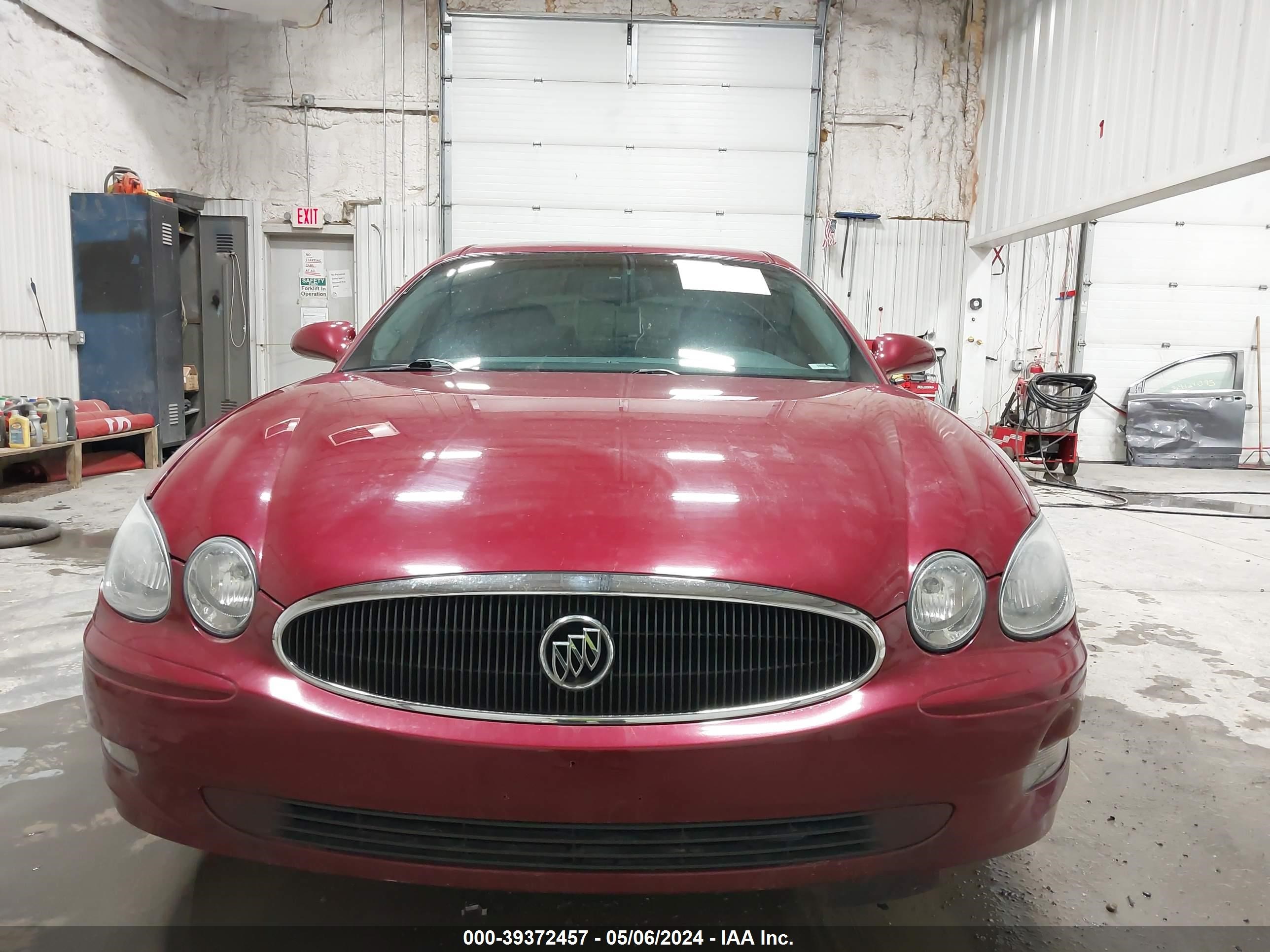 Photo 11 VIN: 2G4WD532051280843 - BUICK LACROSSE 