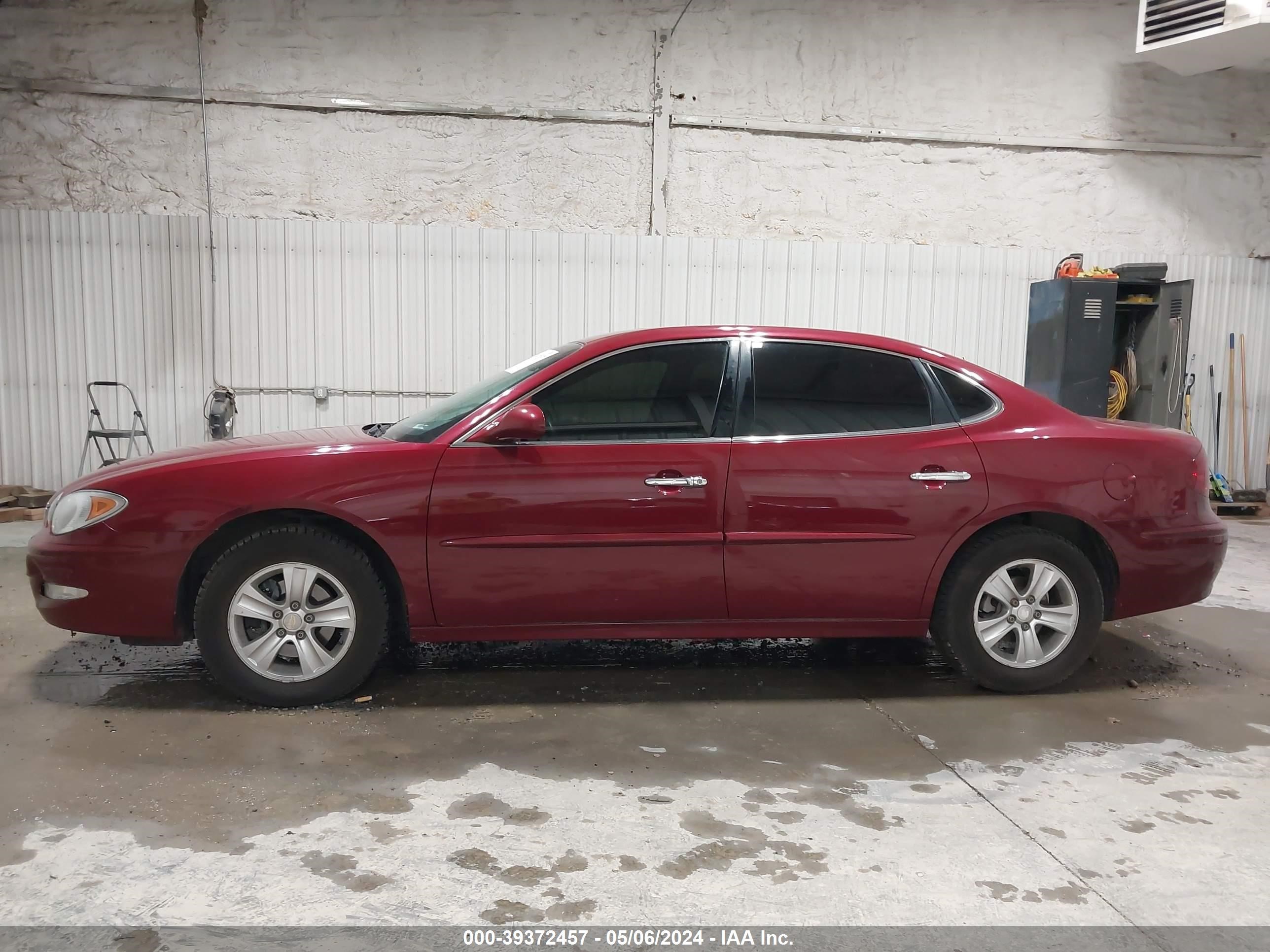 Photo 13 VIN: 2G4WD532051280843 - BUICK LACROSSE 