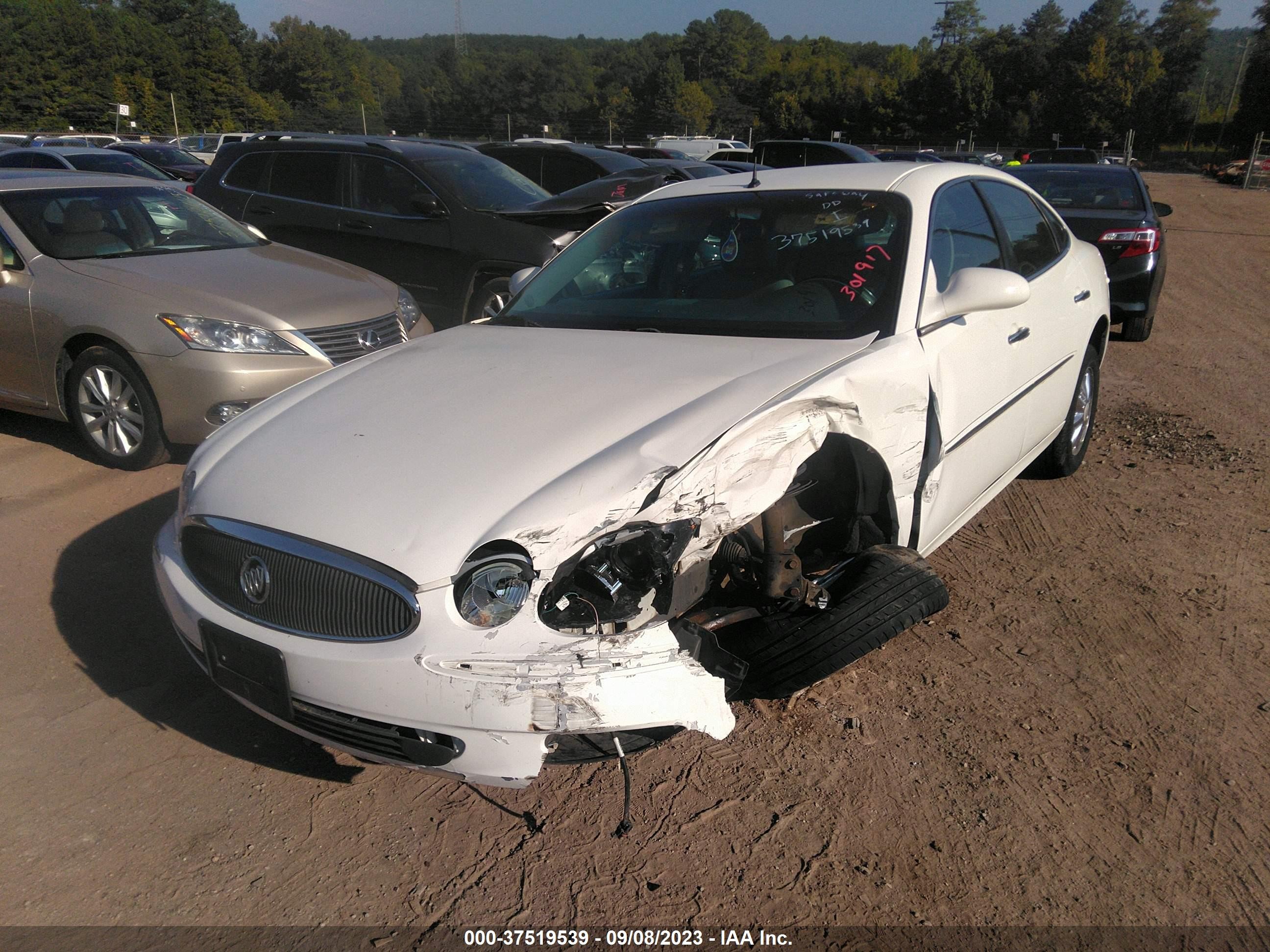 Photo 1 VIN: 2G4WD532051301917 - BUICK LACROSSE 