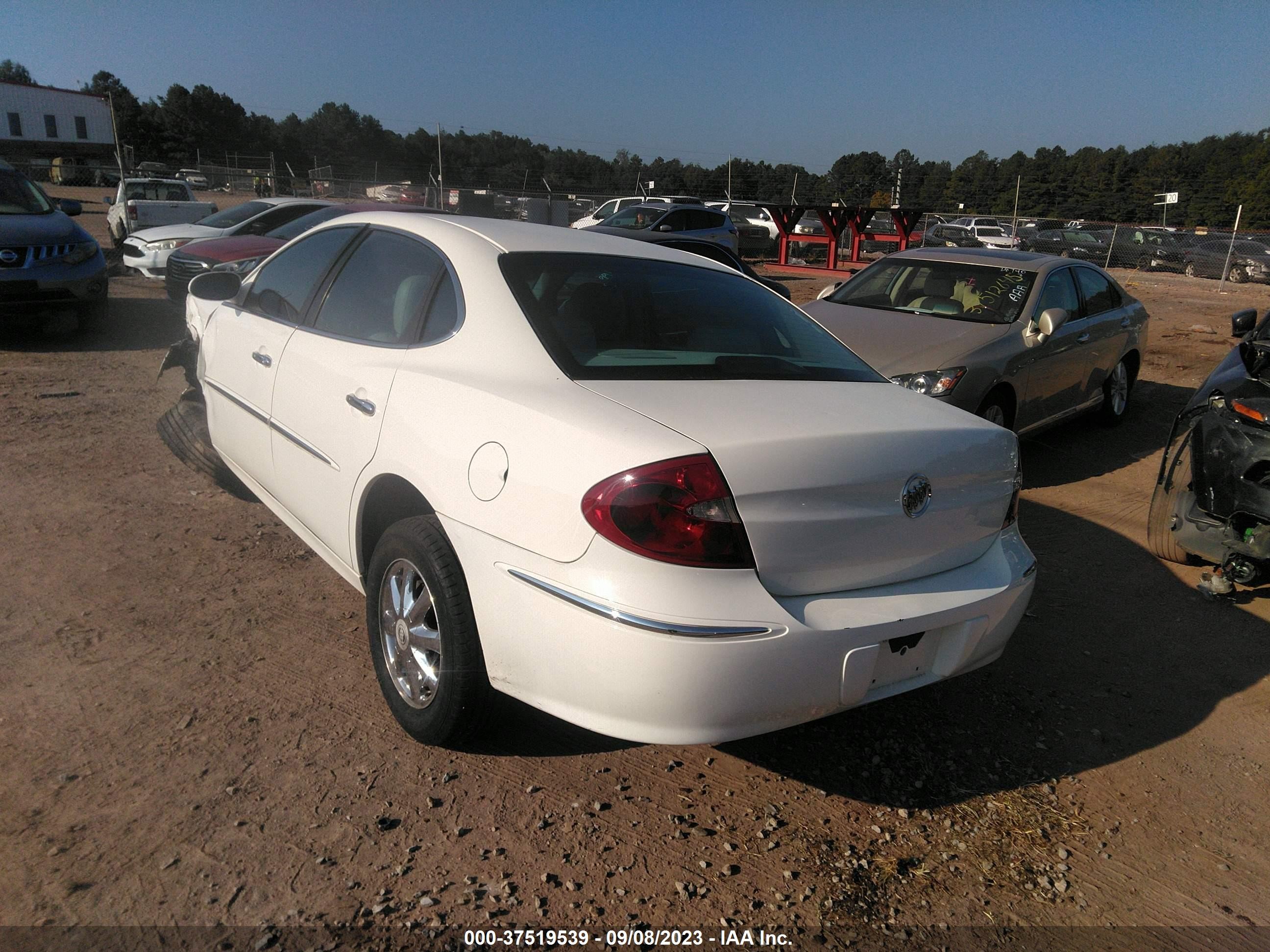 Photo 2 VIN: 2G4WD532051301917 - BUICK LACROSSE 