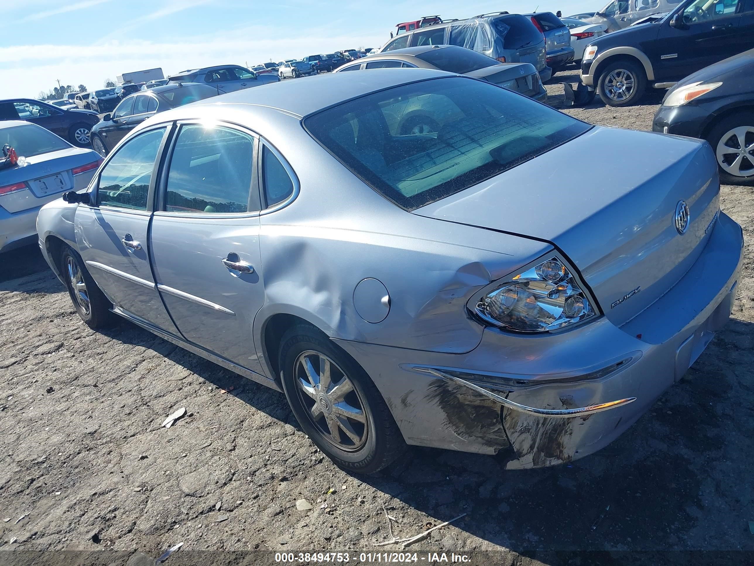 Photo 2 VIN: 2G4WD532051349997 - BUICK LACROSSE 