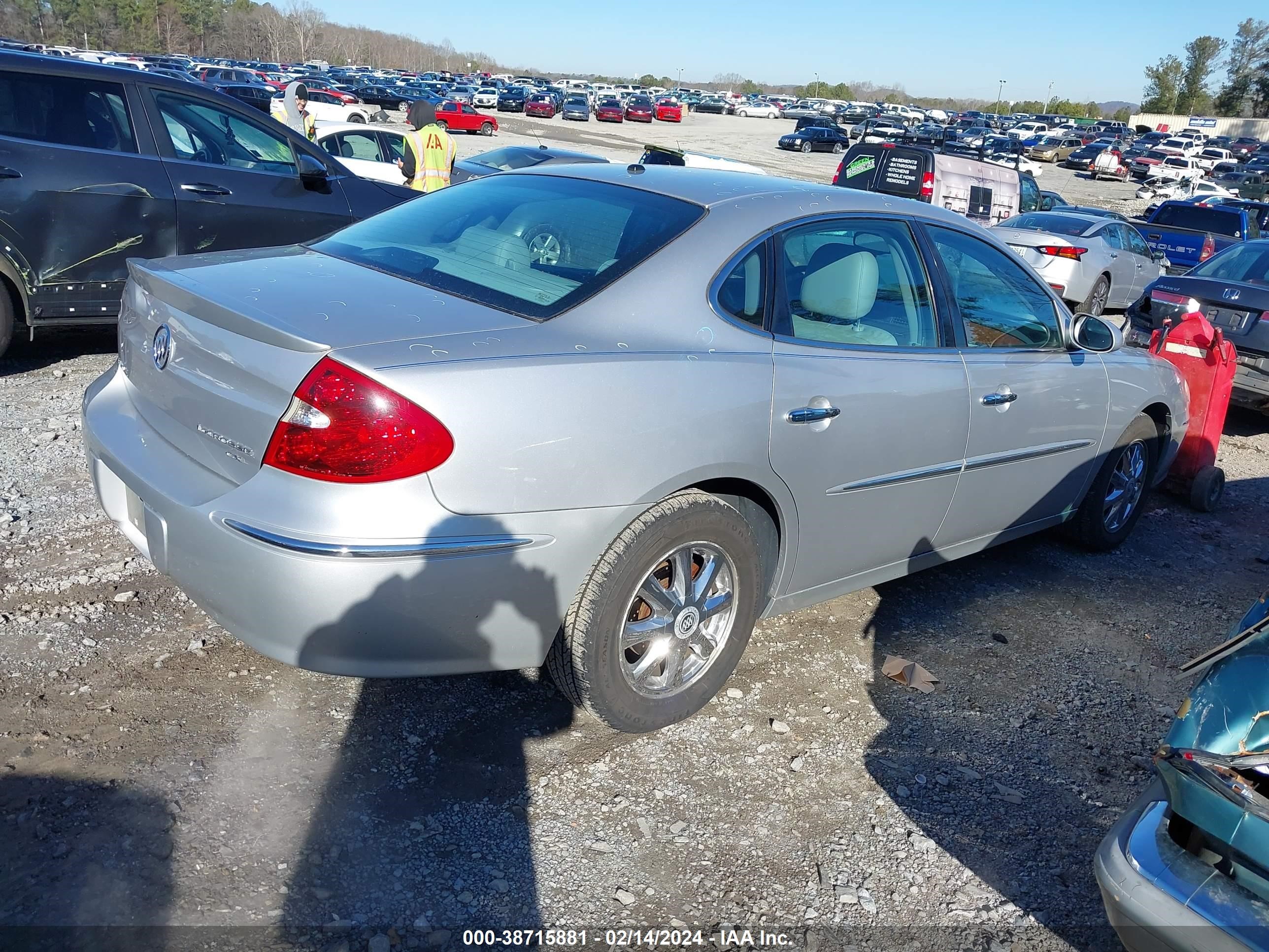 Photo 3 VIN: 2G4WD532251210907 - BUICK LACROSSE 