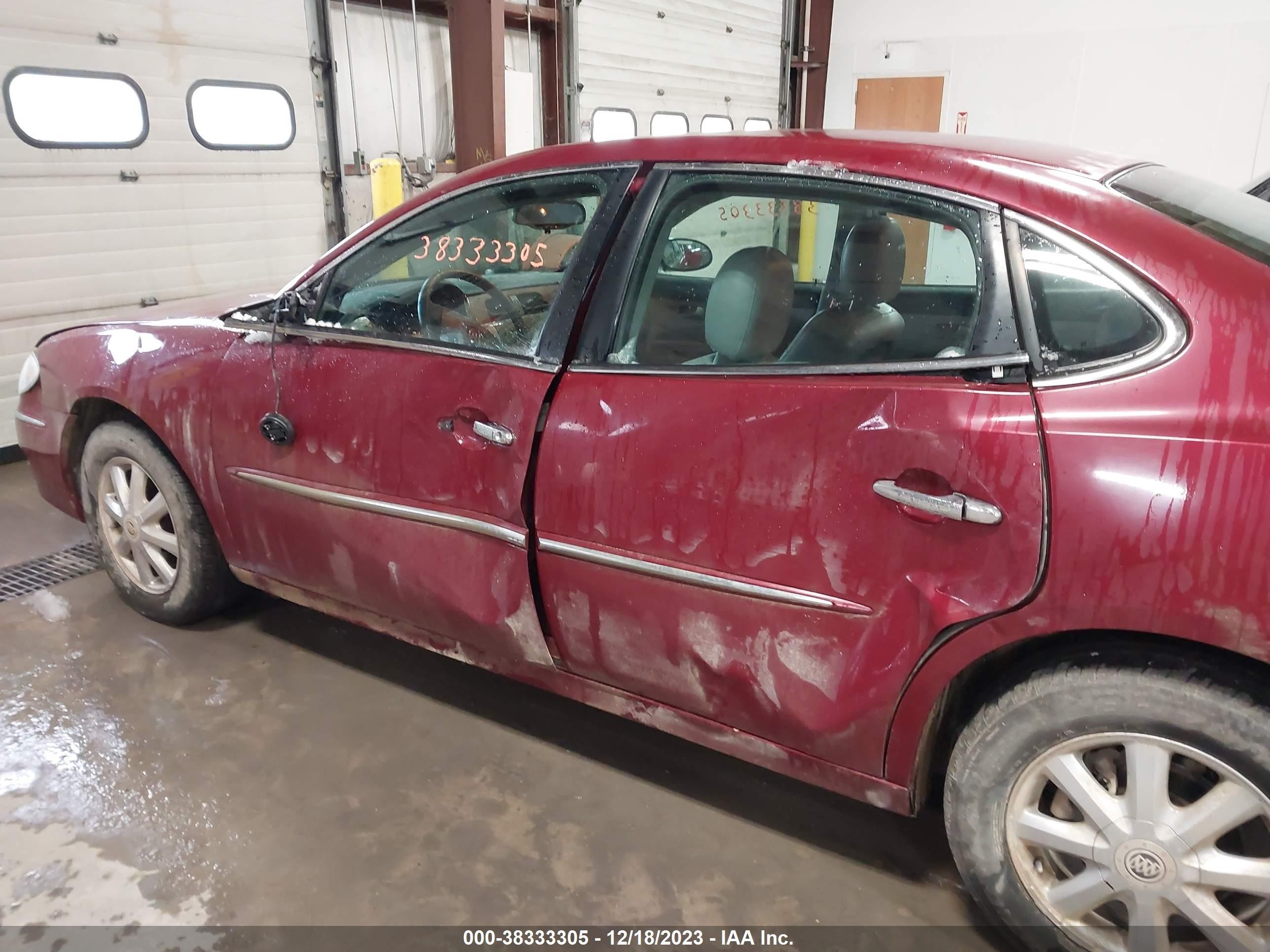 Photo 5 VIN: 2G4WD532251294310 - BUICK LACROSSE 