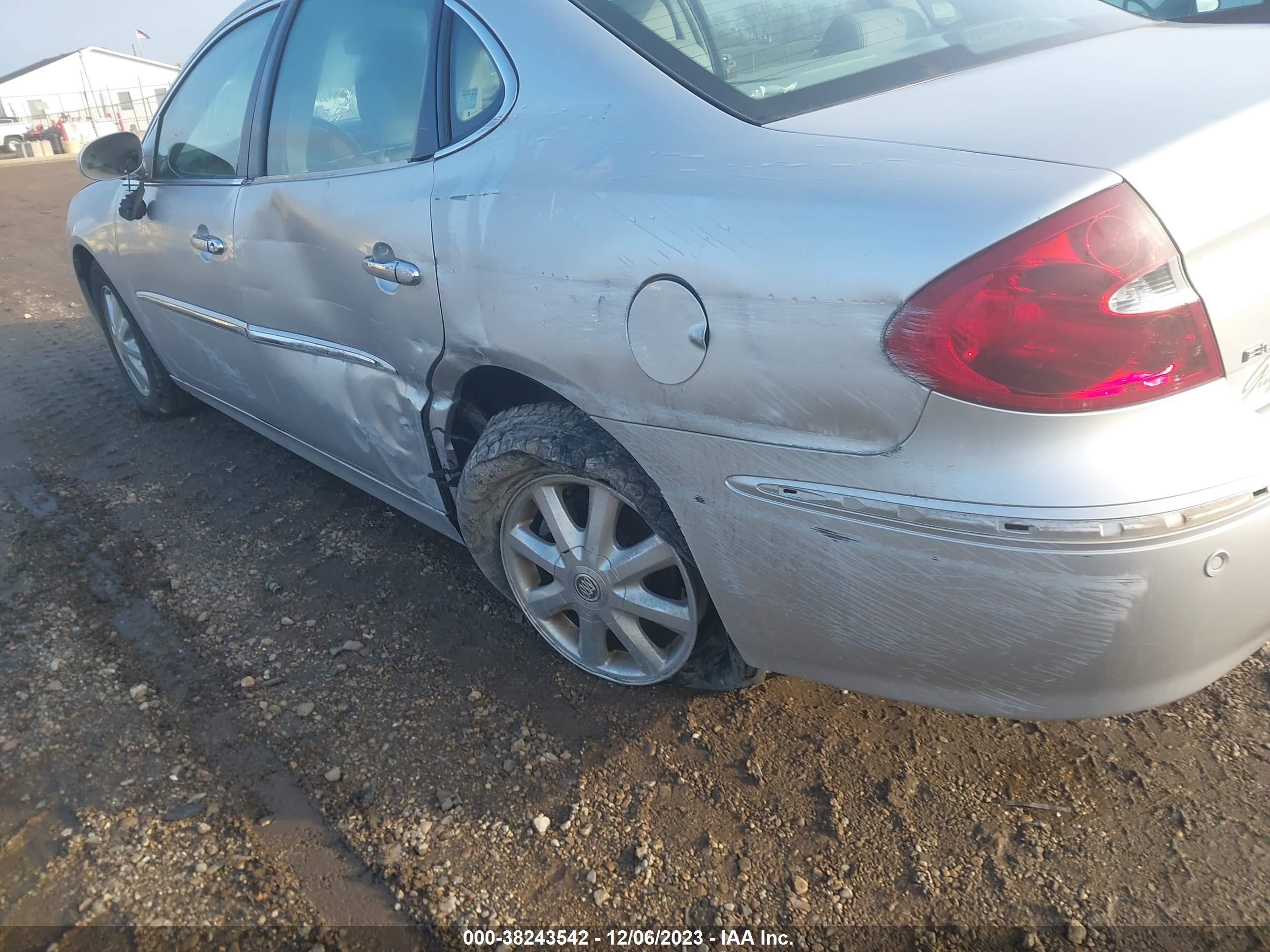 Photo 5 VIN: 2G4WD532351331817 - BUICK LACROSSE 