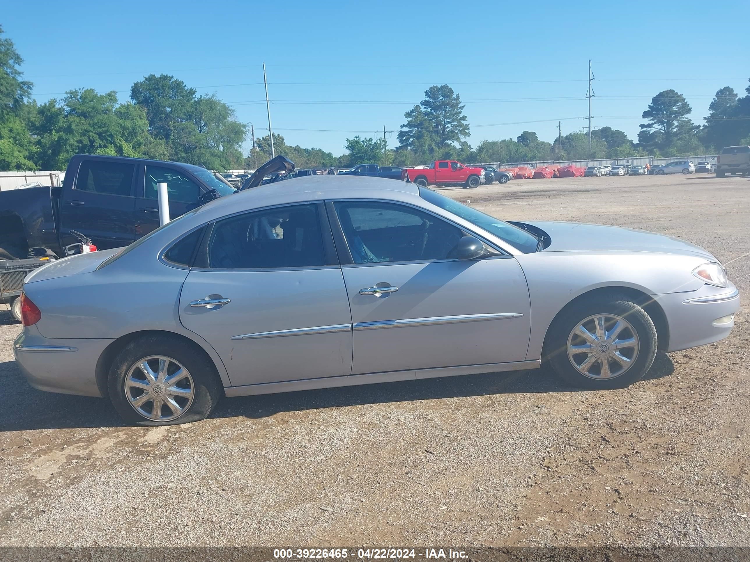 Photo 12 VIN: 2G4WD532351333423 - BUICK LACROSSE 