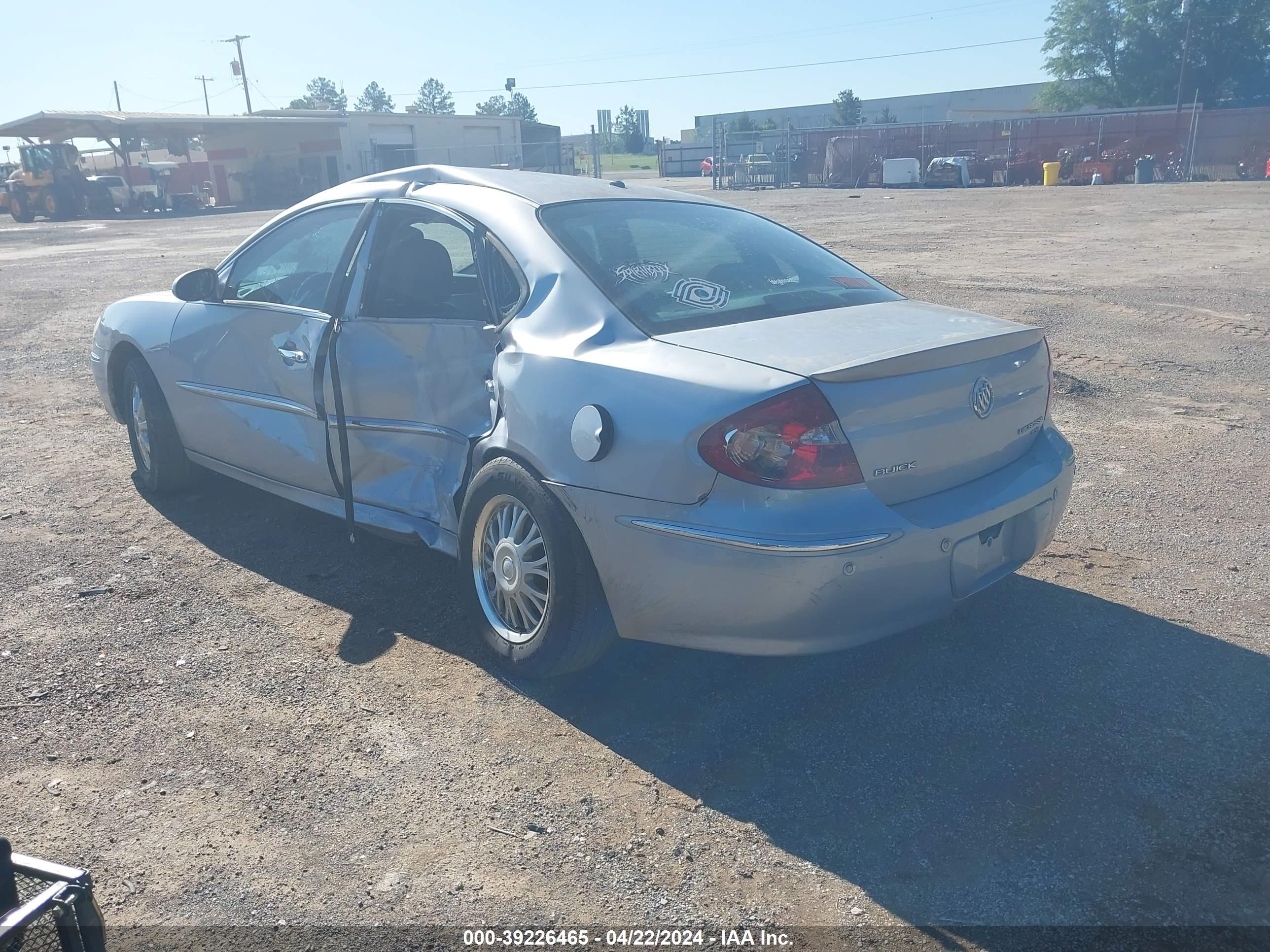 Photo 2 VIN: 2G4WD532351333423 - BUICK LACROSSE 