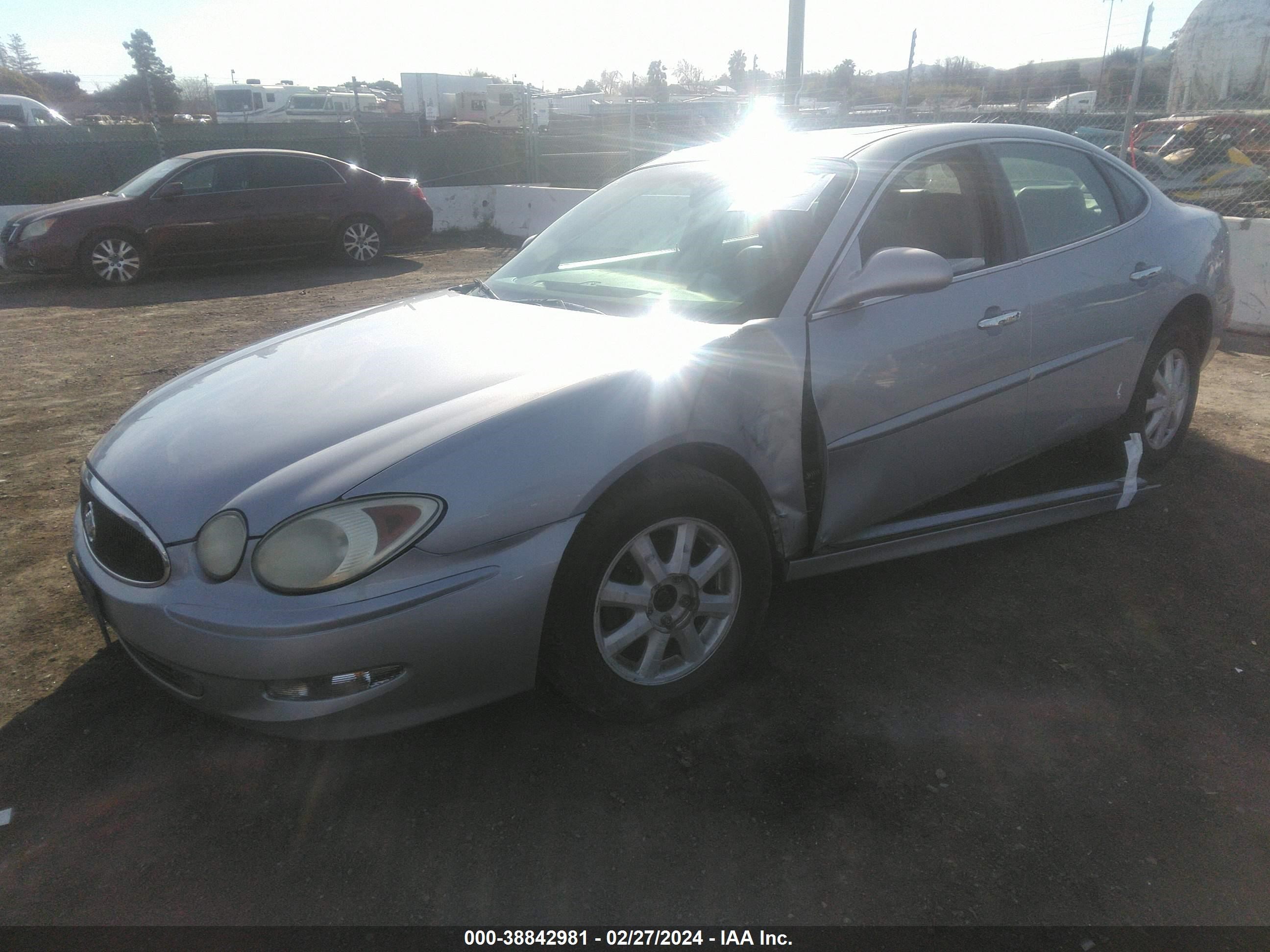 Photo 1 VIN: 2G4WD532651233705 - BUICK LACROSSE 