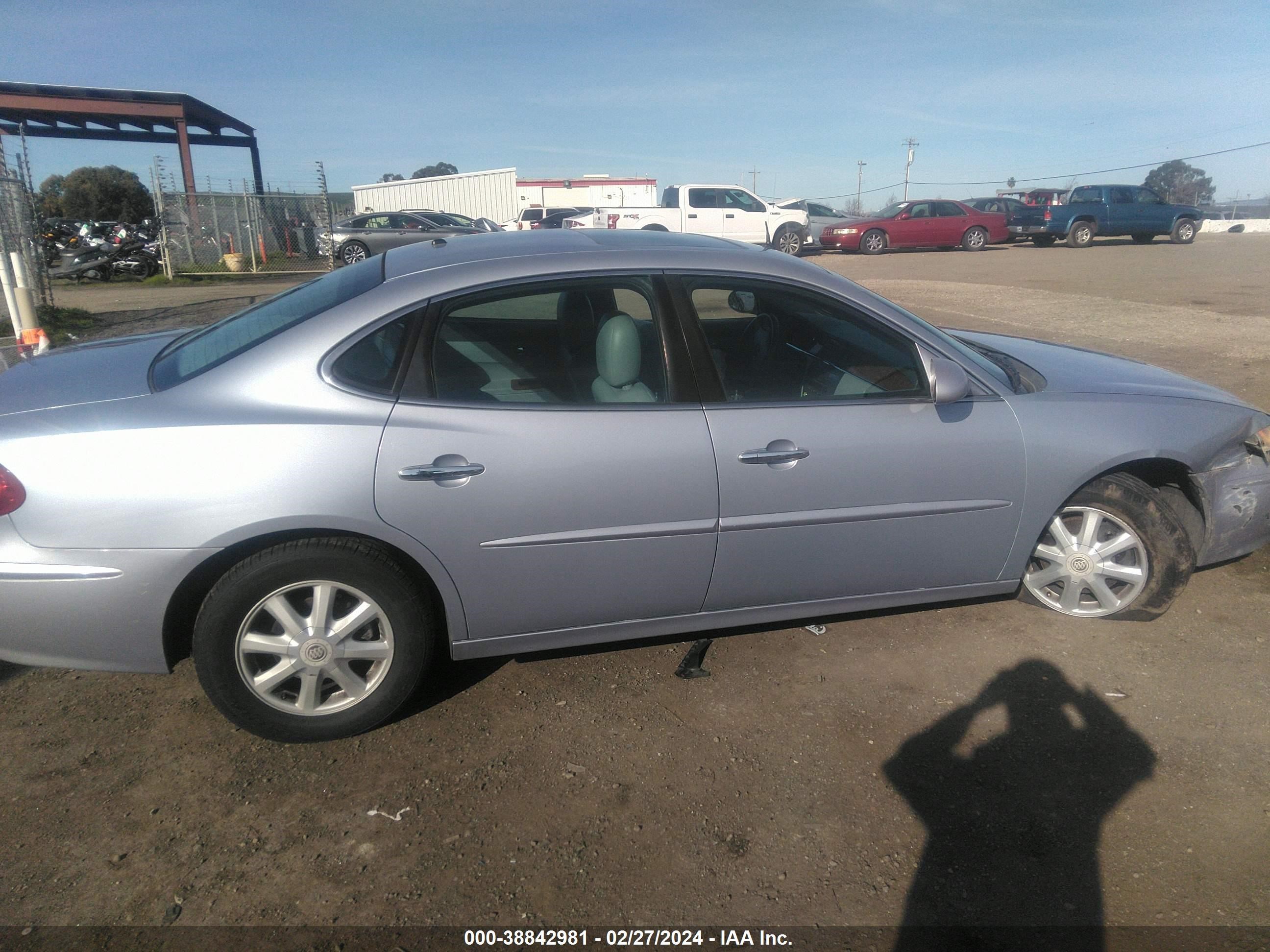 Photo 12 VIN: 2G4WD532651233705 - BUICK LACROSSE 