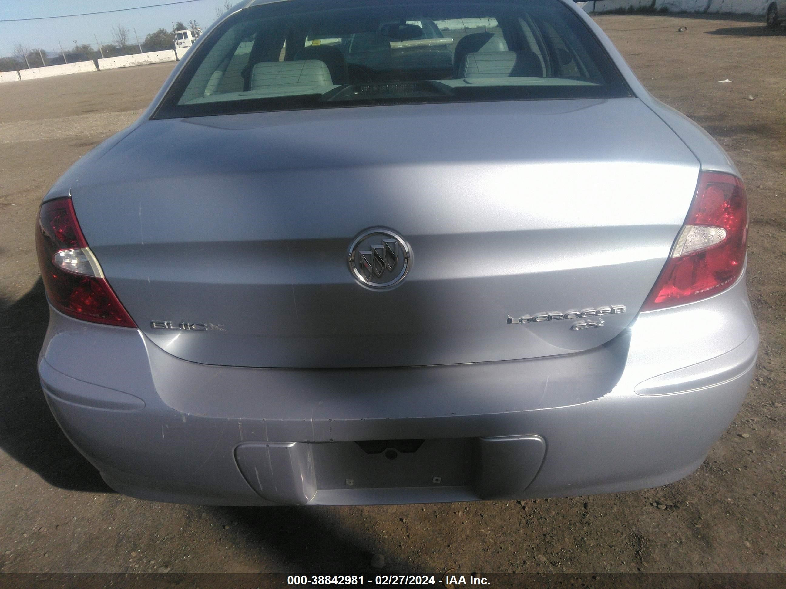 Photo 15 VIN: 2G4WD532651233705 - BUICK LACROSSE 