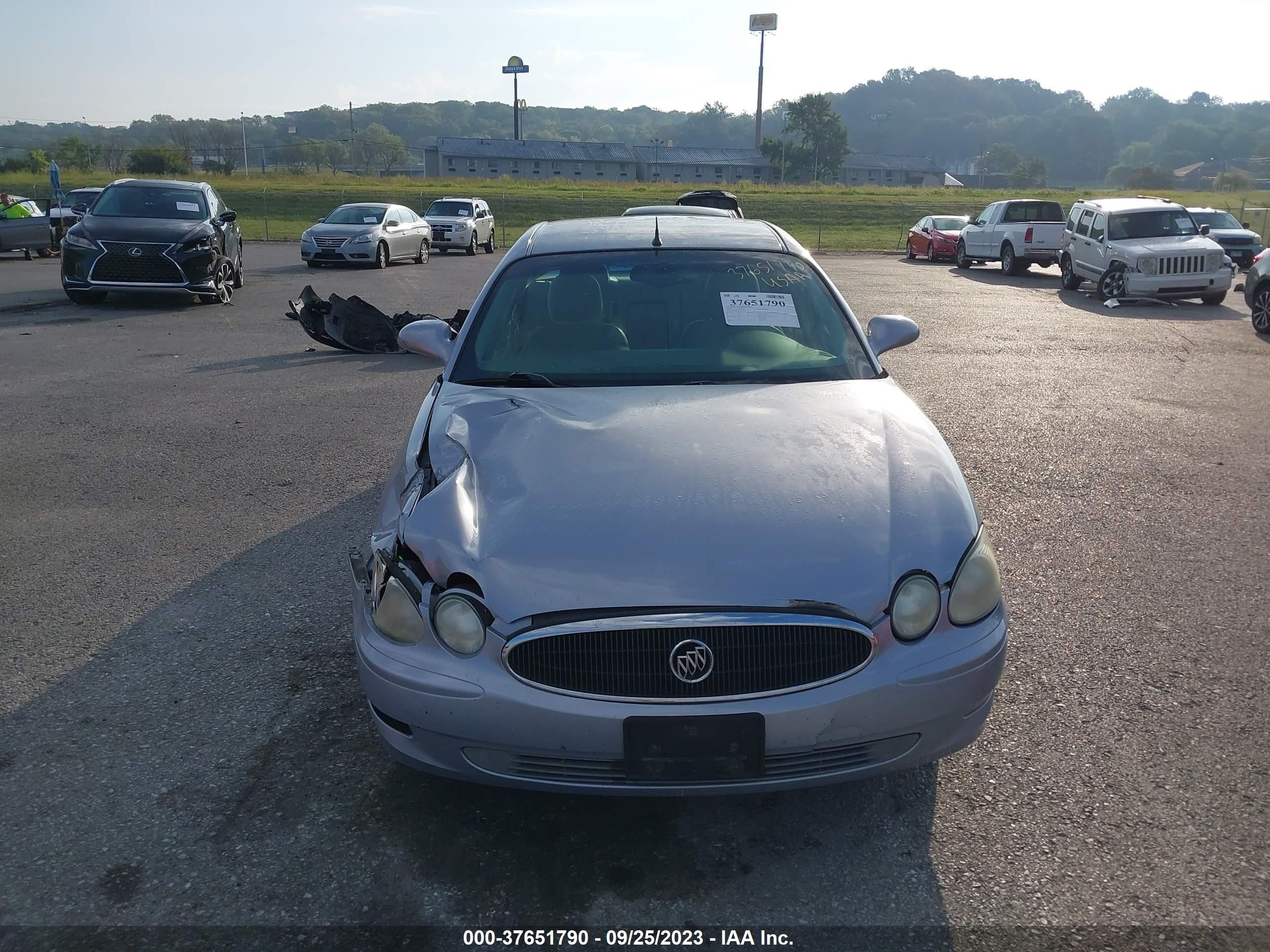 Photo 11 VIN: 2G4WD532751215522 - BUICK LACROSSE 