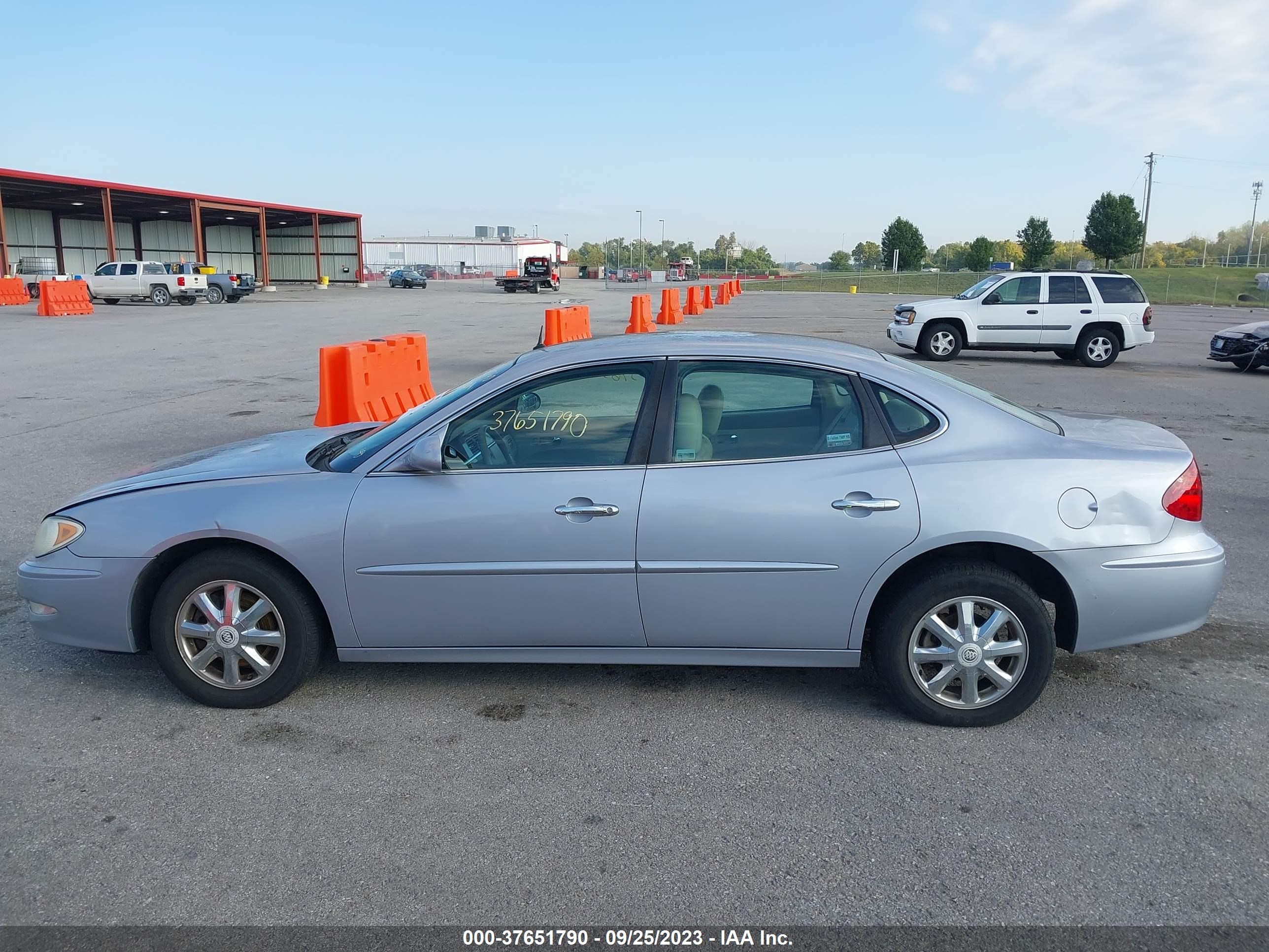 Photo 13 VIN: 2G4WD532751215522 - BUICK LACROSSE 