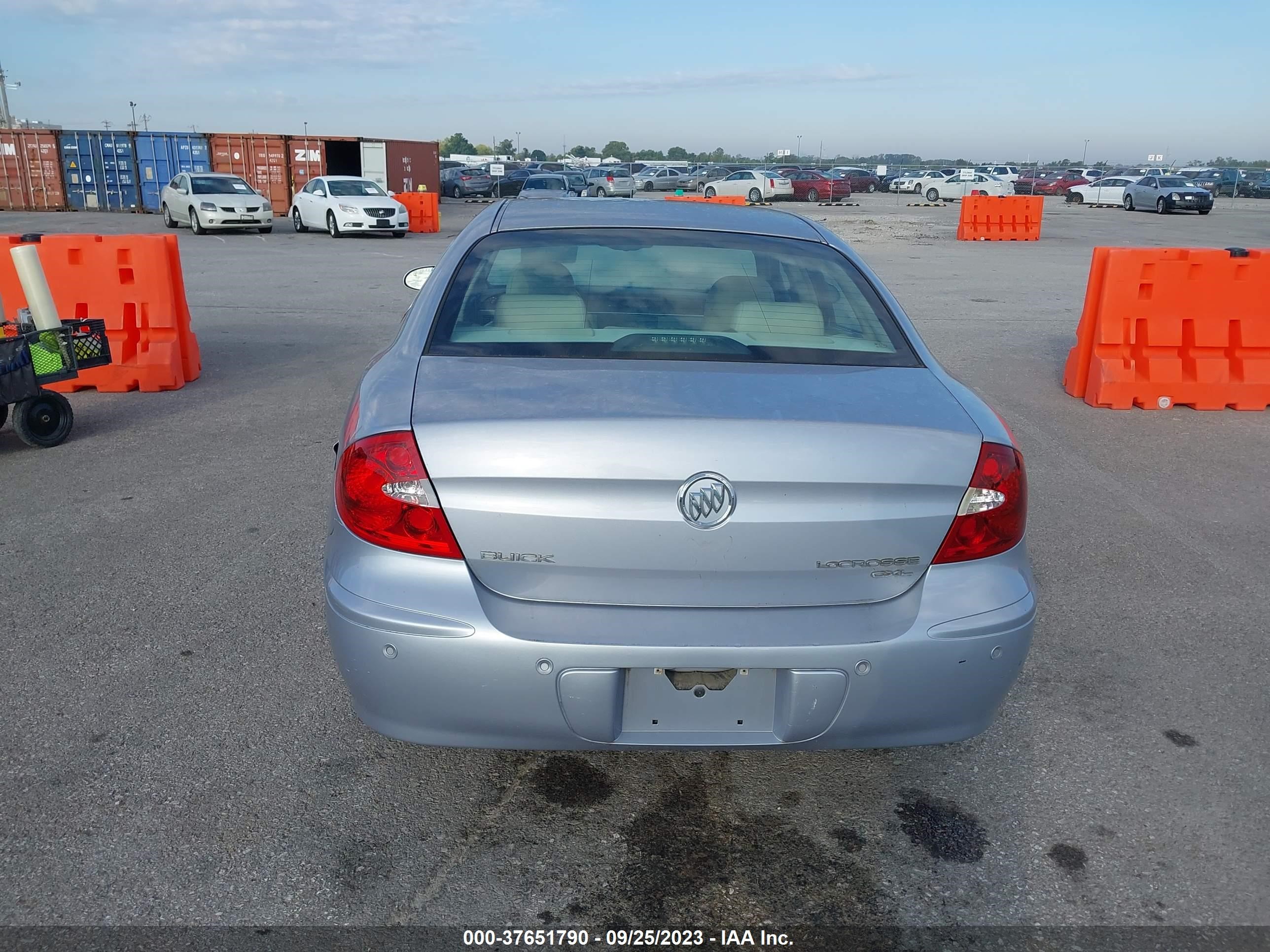 Photo 15 VIN: 2G4WD532751215522 - BUICK LACROSSE 