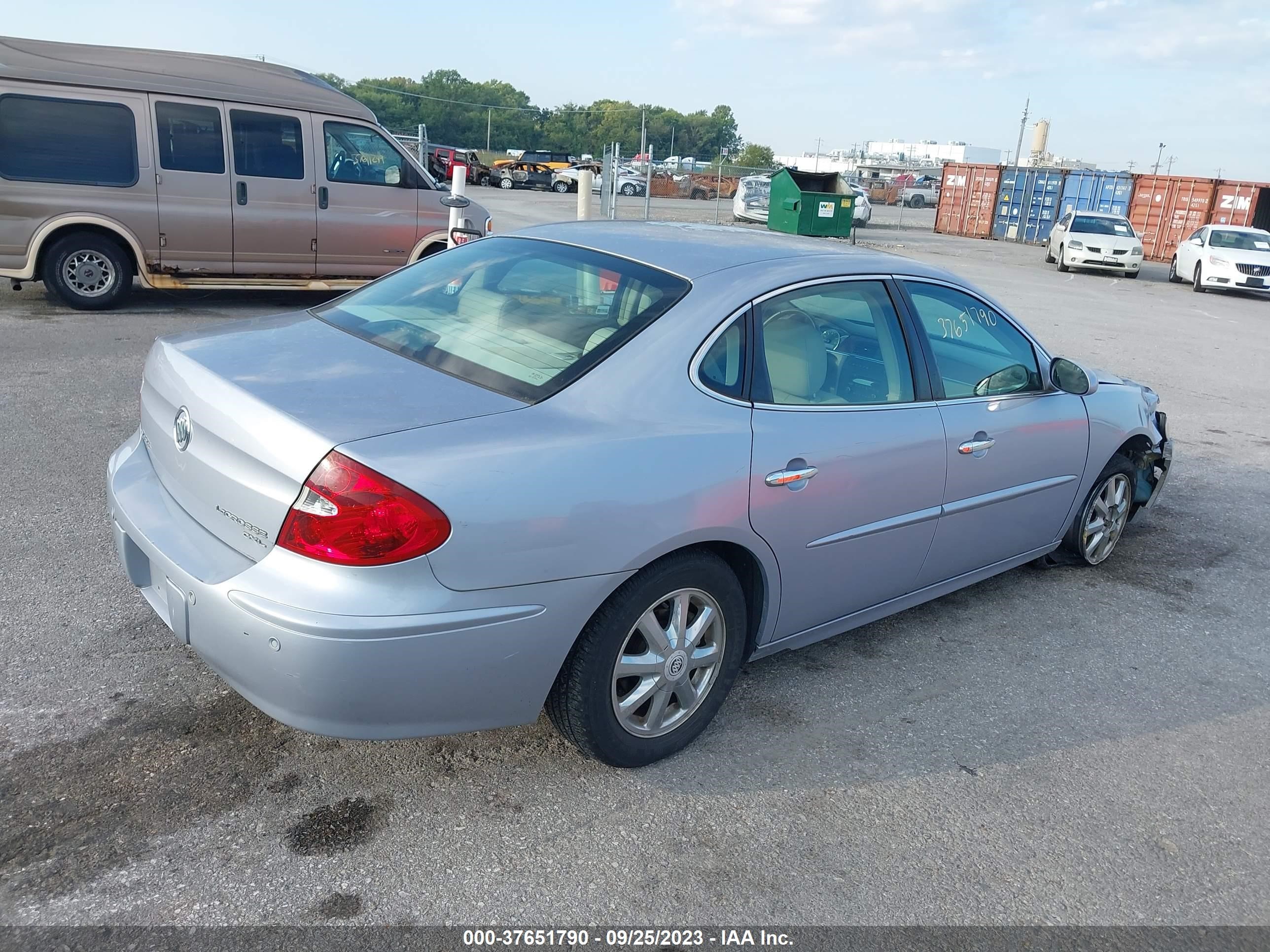 Photo 3 VIN: 2G4WD532751215522 - BUICK LACROSSE 