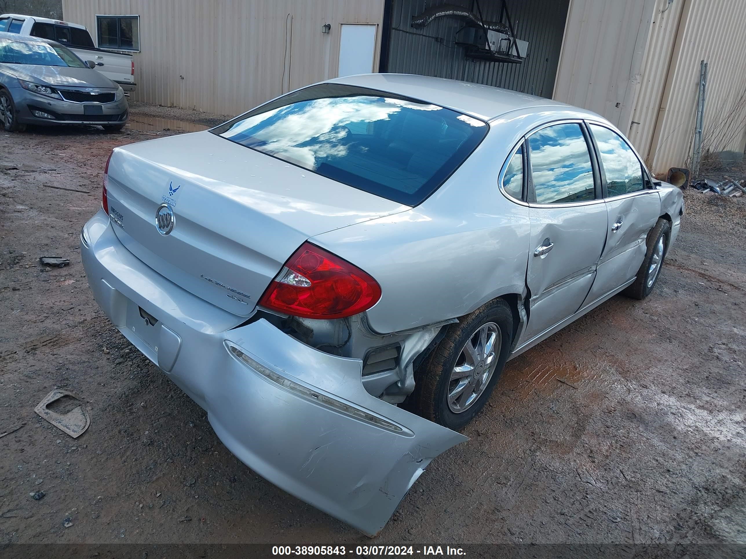 Photo 3 VIN: 2G4WD532X51265377 - BUICK LACROSSE 