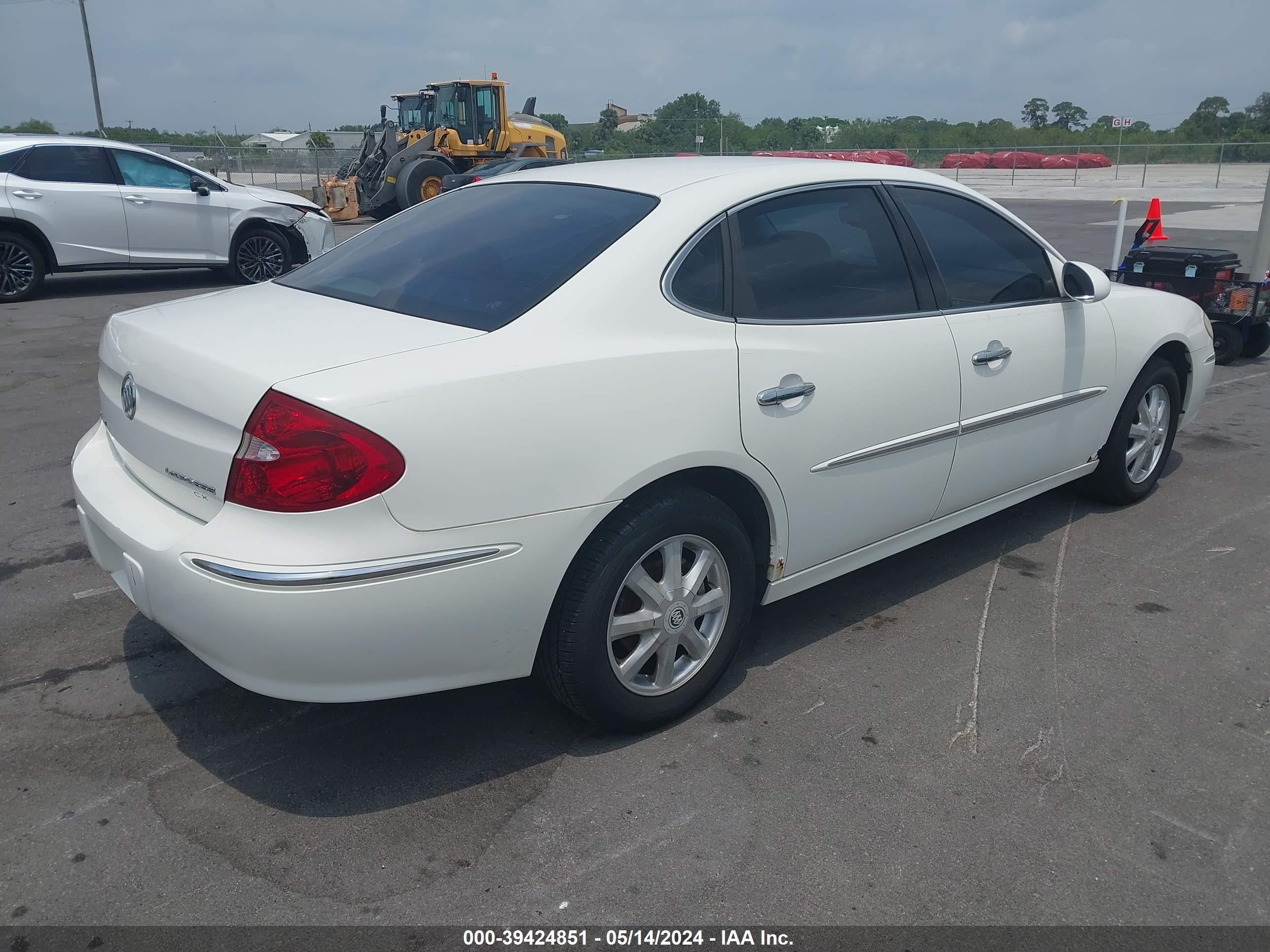 Photo 3 VIN: 2G4WD532X51294393 - BUICK LACROSSE 