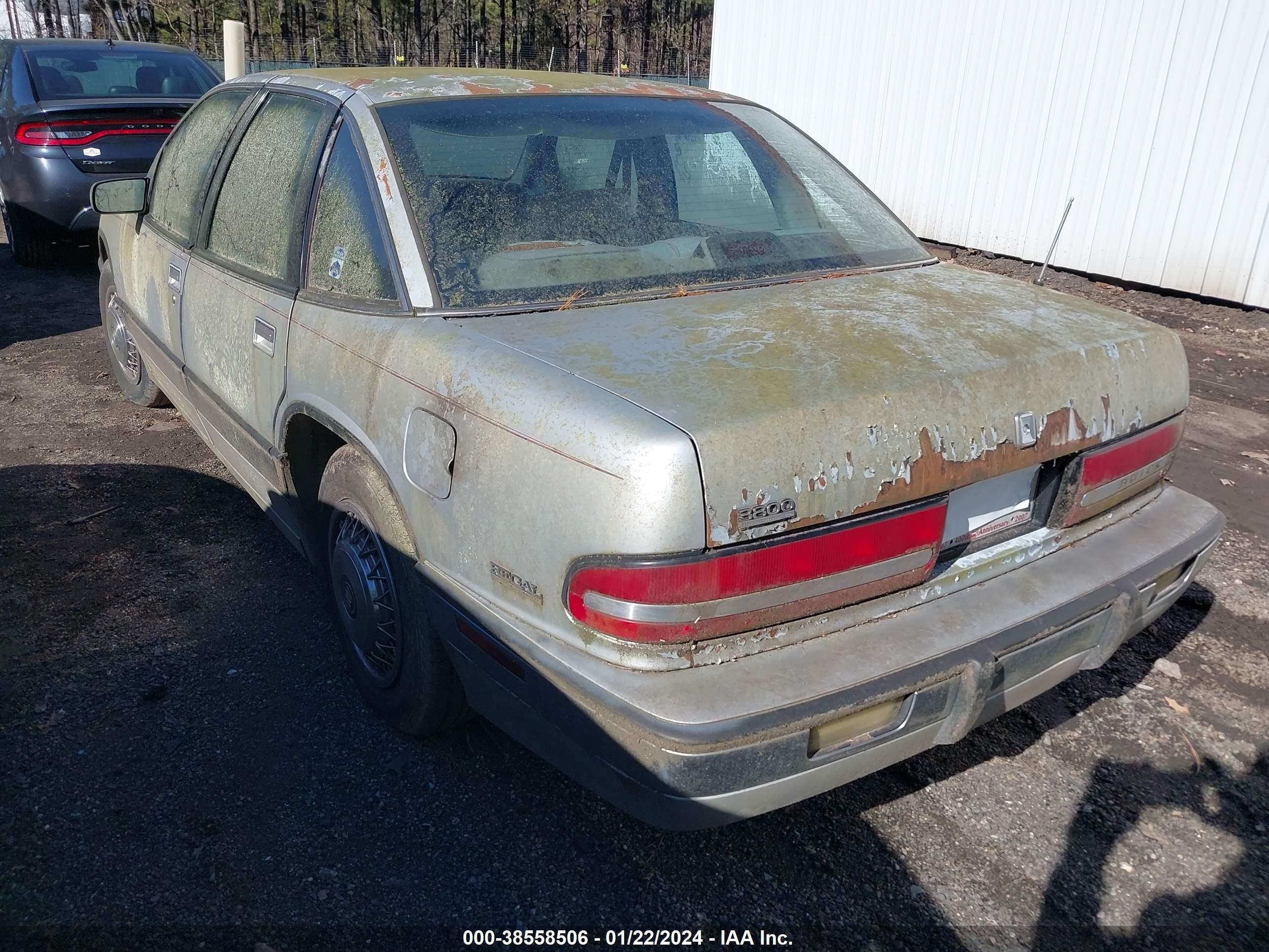 Photo 2 VIN: 2G4WD54L0P1461564 - BUICK REGAL 