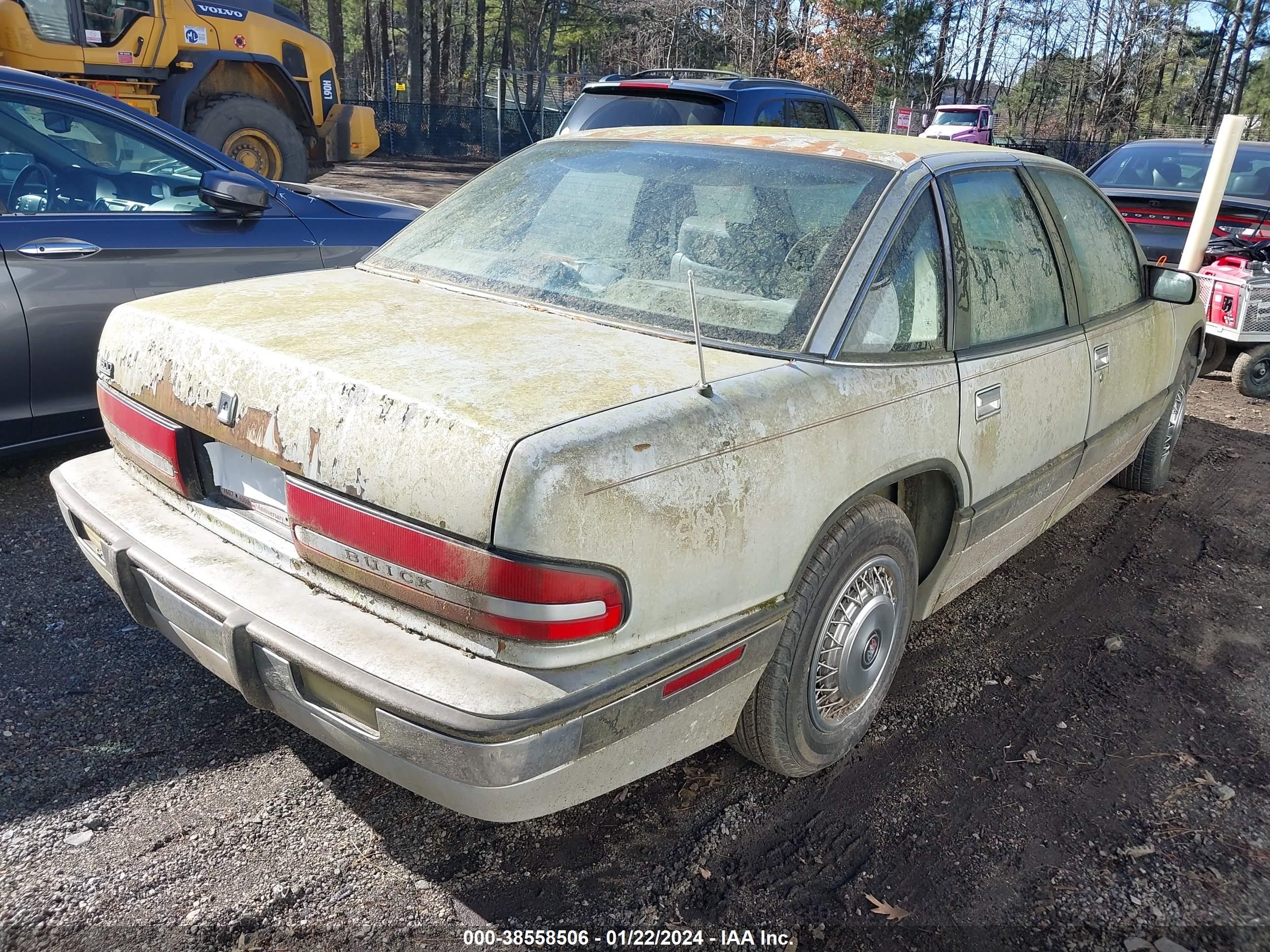 Photo 3 VIN: 2G4WD54L0P1461564 - BUICK REGAL 