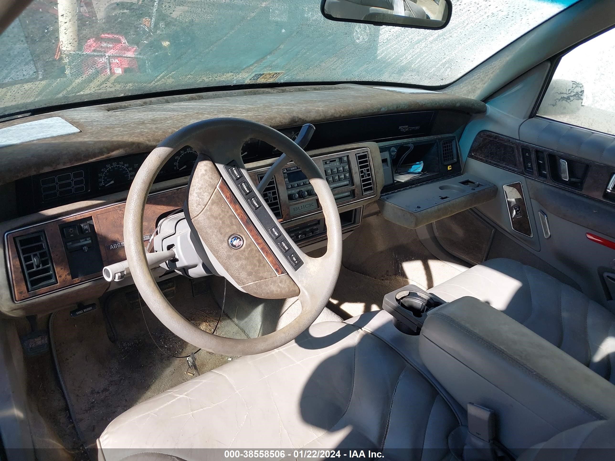 Photo 4 VIN: 2G4WD54L0P1461564 - BUICK REGAL 