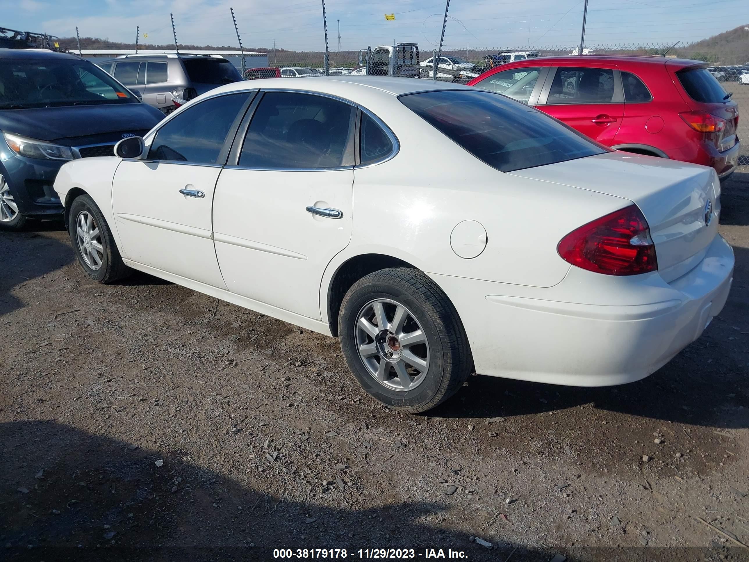 Photo 2 VIN: 2G4WD552271220790 - BUICK LACROSSE 