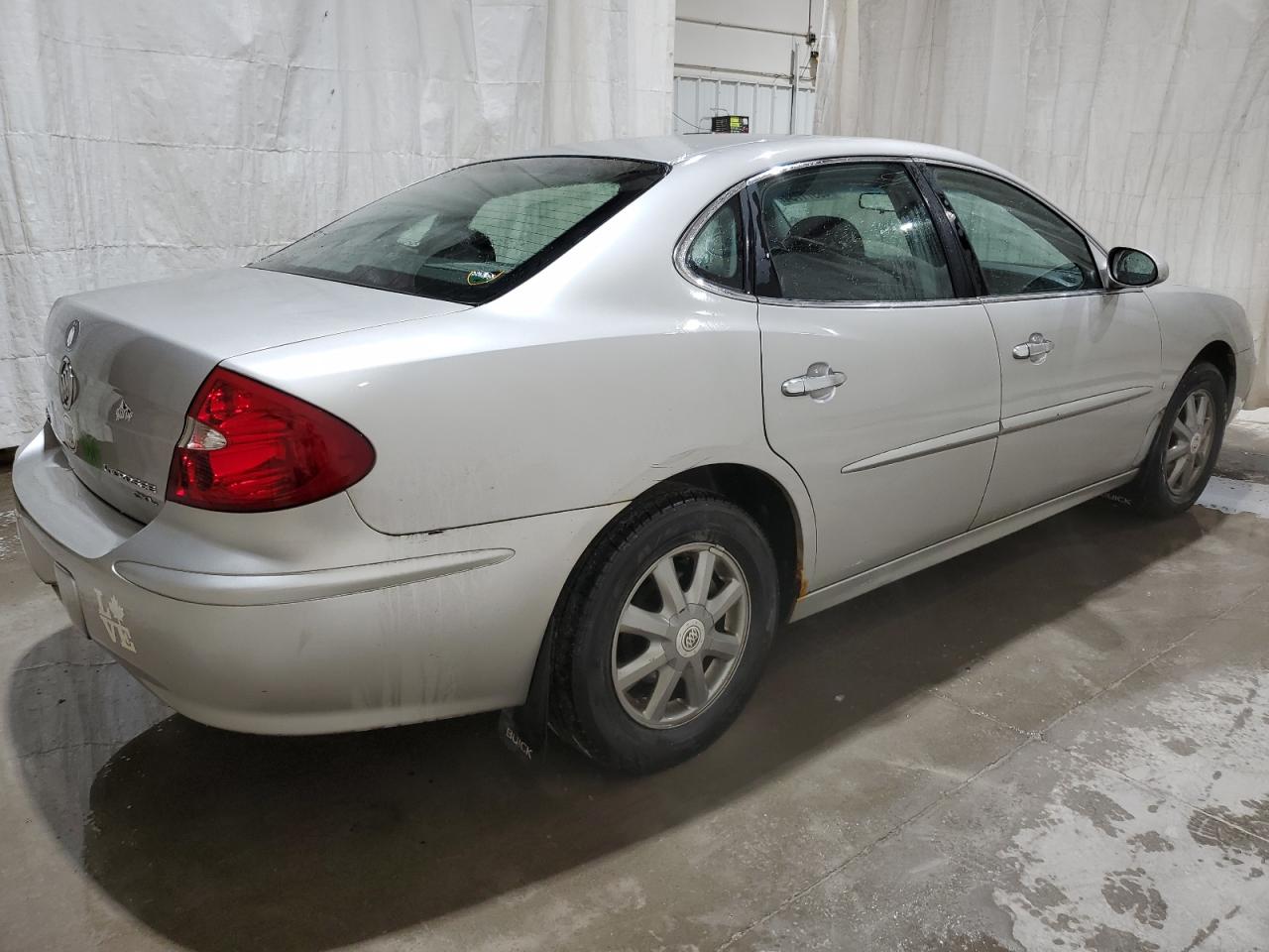 Photo 2 VIN: 2G4WD552371163421 - BUICK LACROSSE 